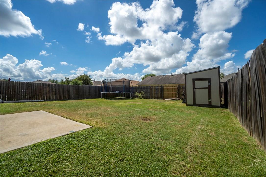 18425 Crestwind LN, Elgin, TX 78621 photo 4
