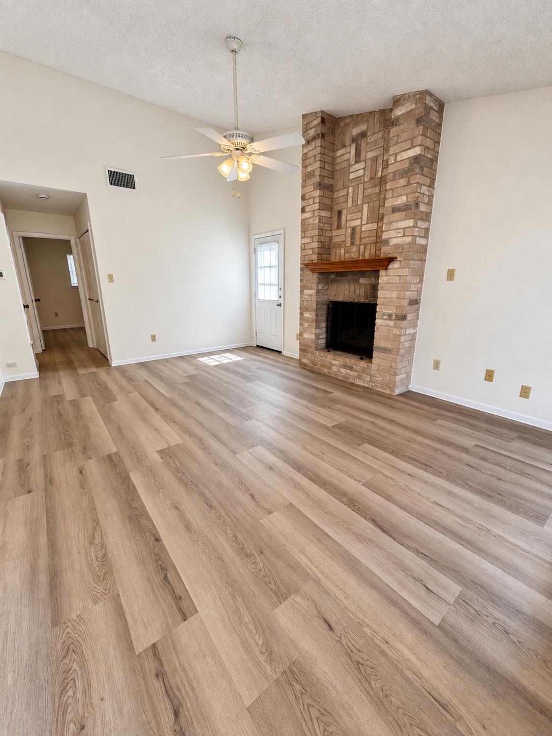 607 Rollingway DR #A, Round Rock, TX 78681 photo 2