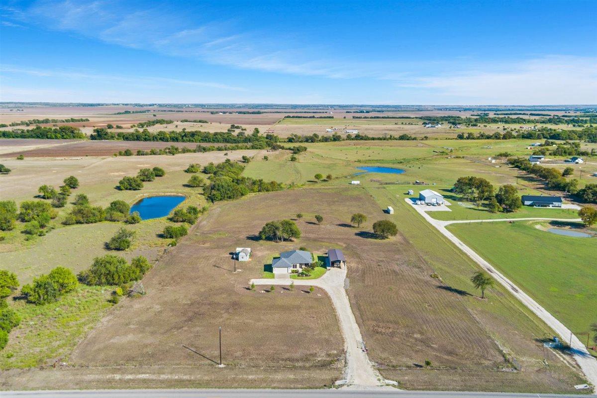 6565 Mother Neff PKWY, McGregor, TX 76657 photo 2