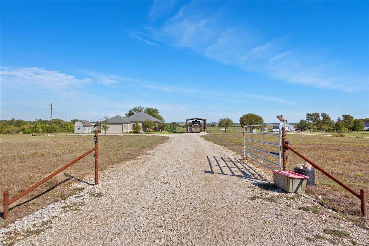 6565 Mother Neff PKWY, McGregor, TX 76657 photo 3