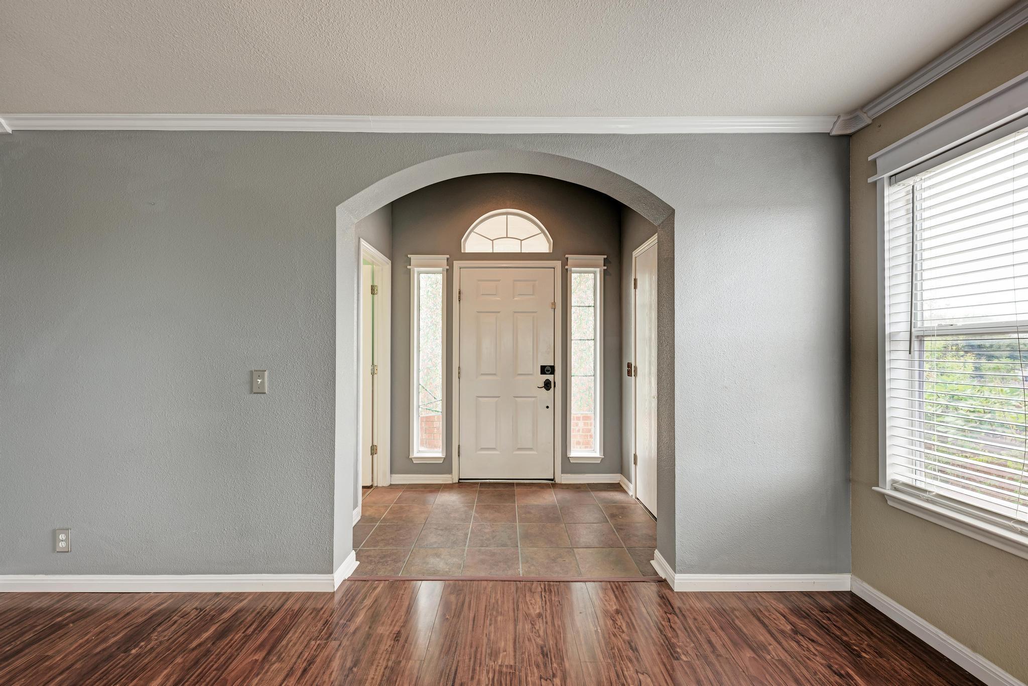 903 Estate DR, Hutto, TX 78634 photo 3