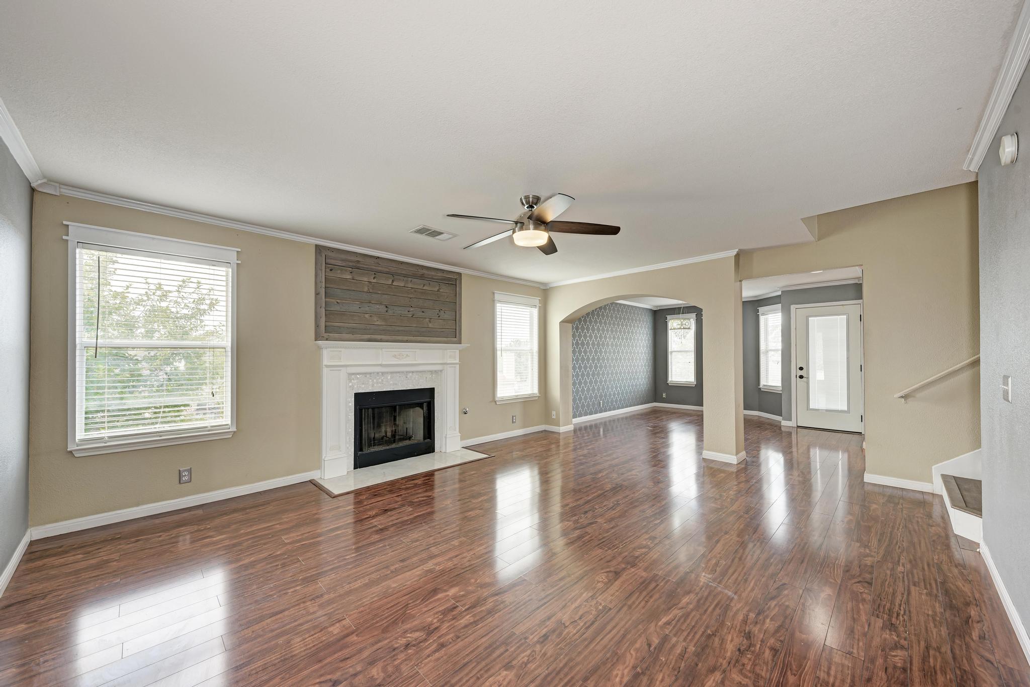 903 Estate DR, Hutto, TX 78634 photo 4