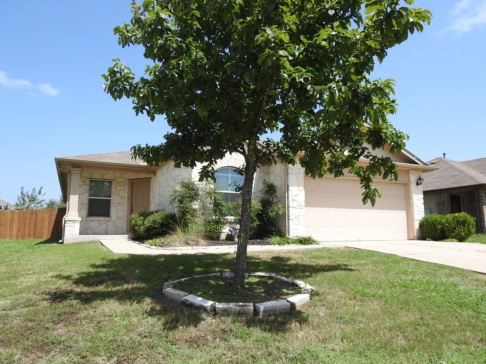 424 Langely, Kyle, TX 78640 photo 2