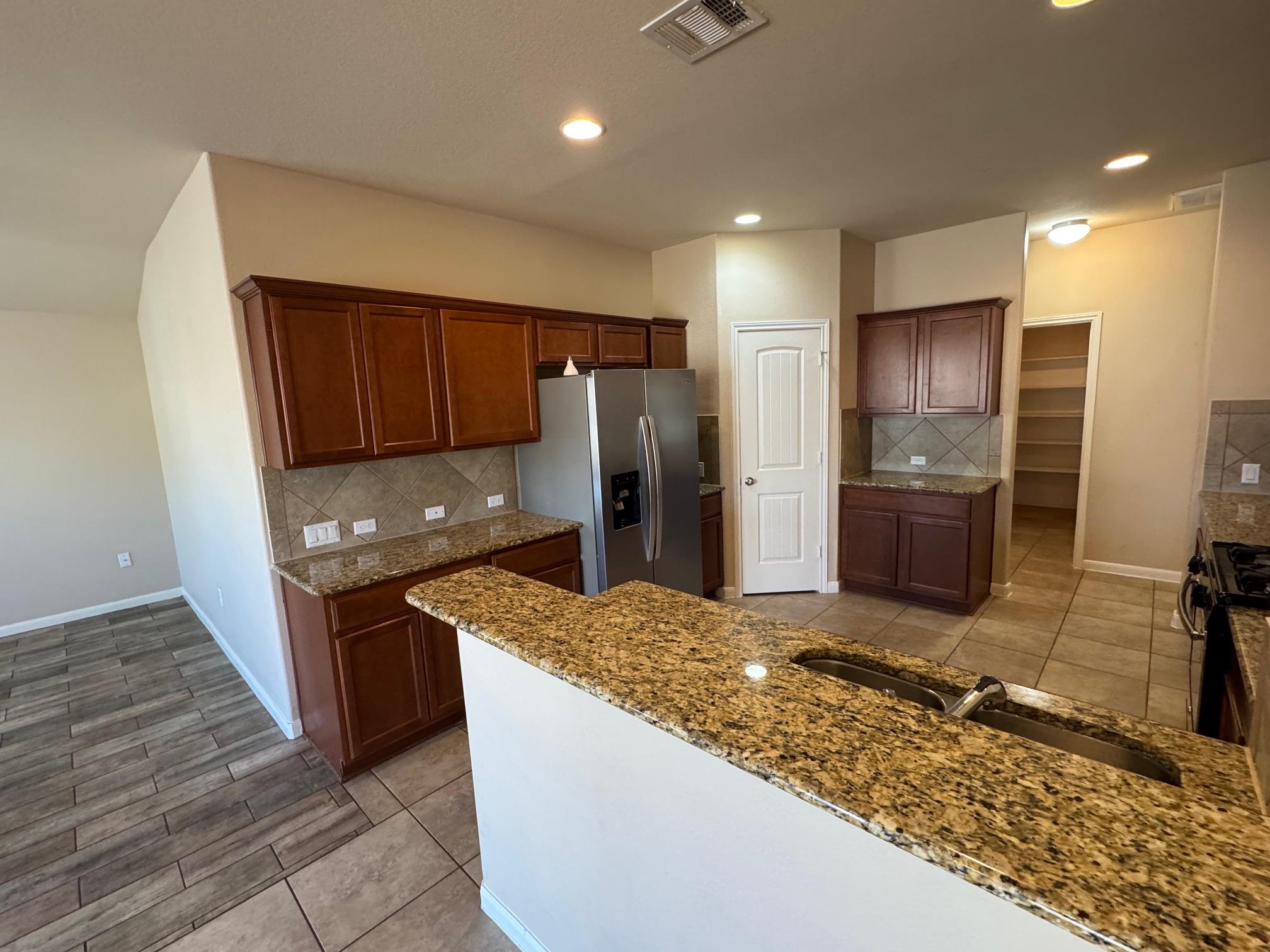 424 Langely, Kyle, TX 78640 photo 4
