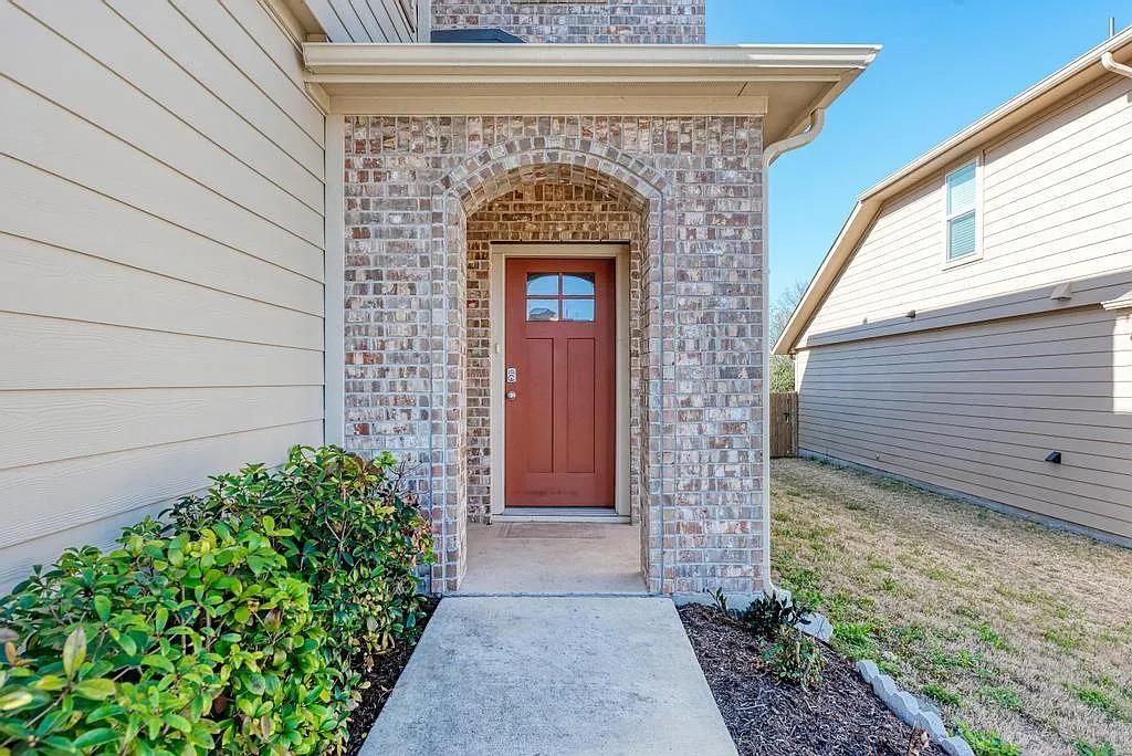 6713 Branrust DR, Austin, TX 78744 photo 4