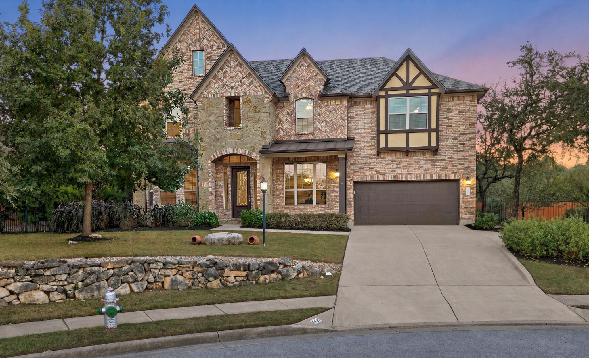North Lakeway Village
