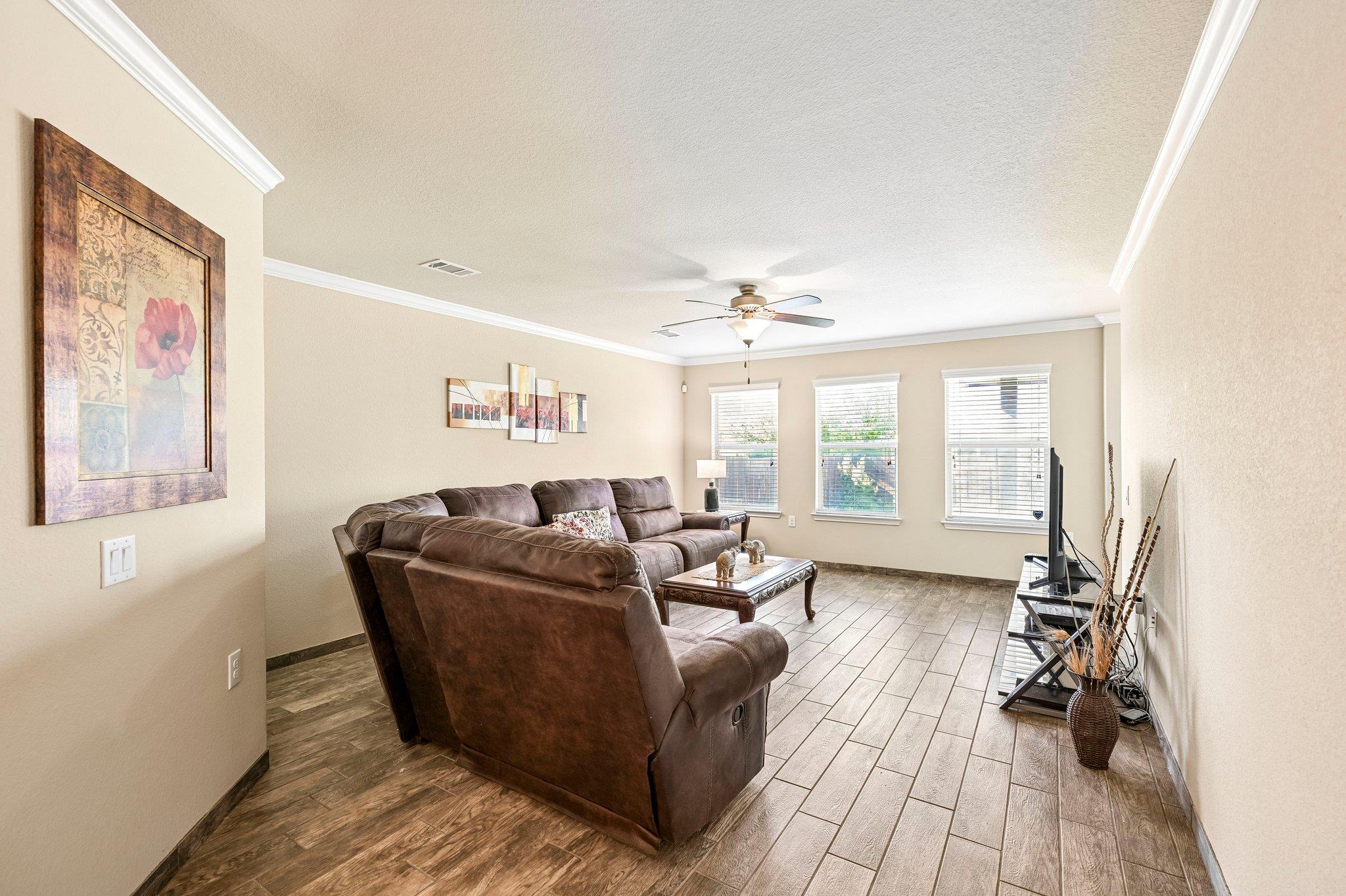 7229 Outfitter DR, Austin, TX 78744 photo 4