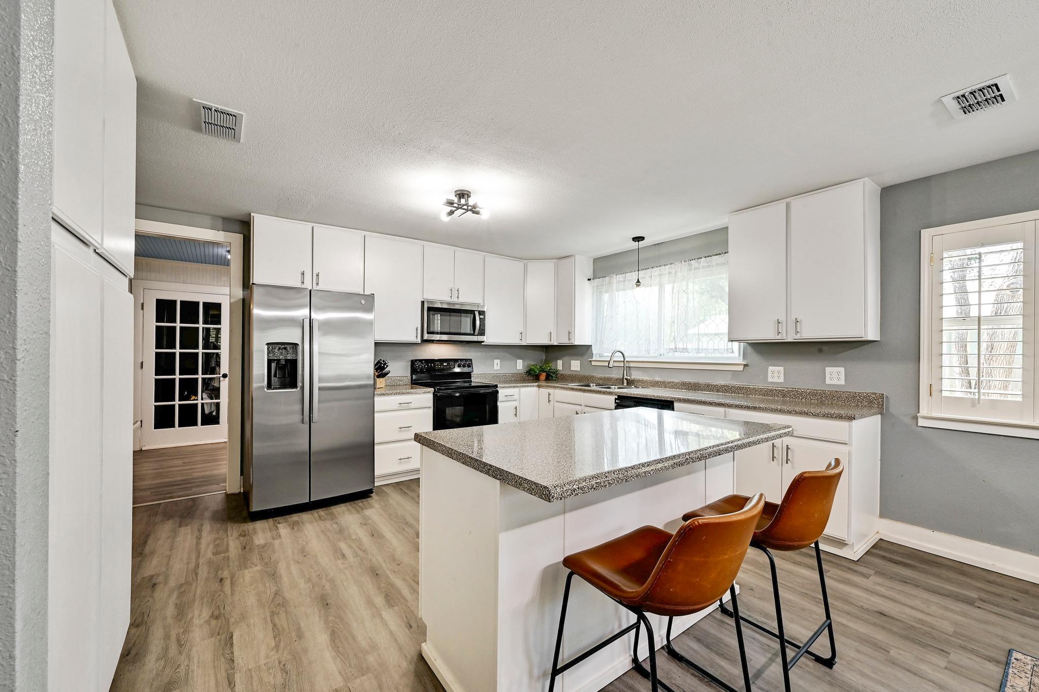 12501 Preece DR, Austin, TX 78729 photo 3