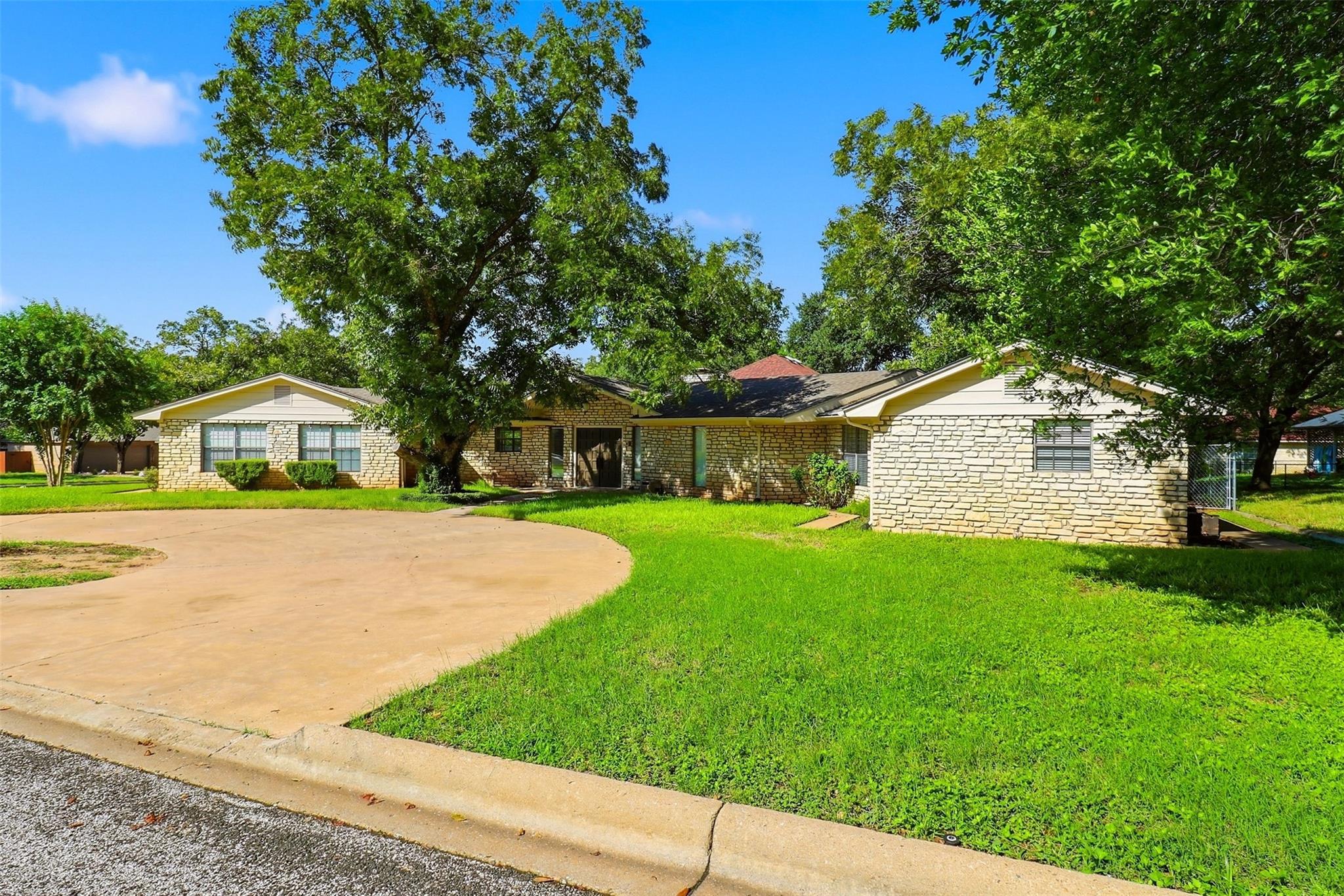 268 Quail ST, Meadowlakes, TX 78654 photo 2