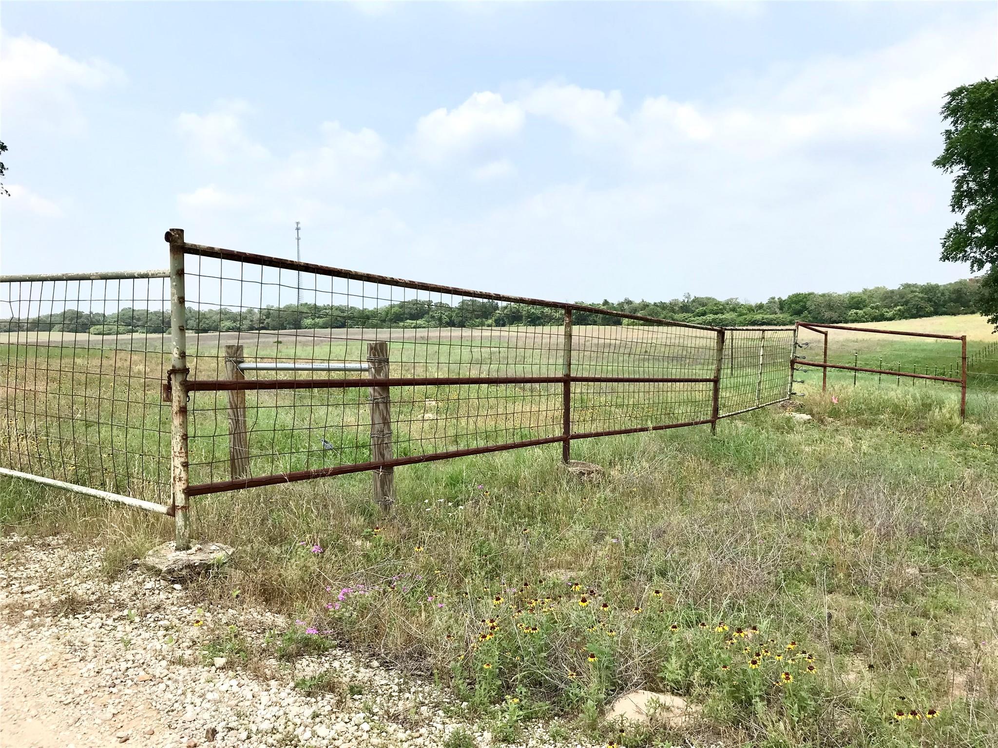 1672 Sayers RD, Bastrop, TX 78602 photo 4