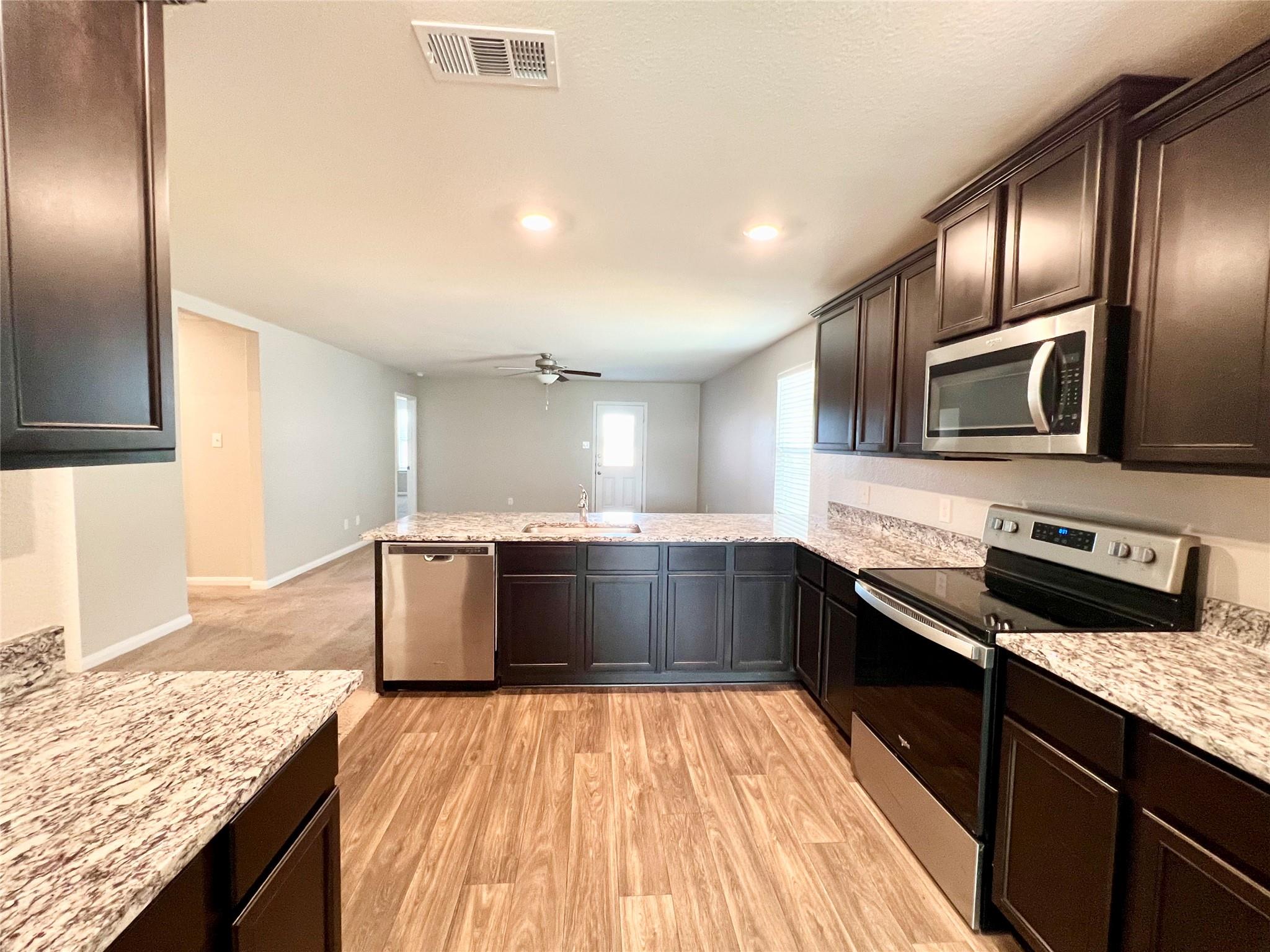 1033 Riverdale CV, Jarrell, TX 76537 photo 3