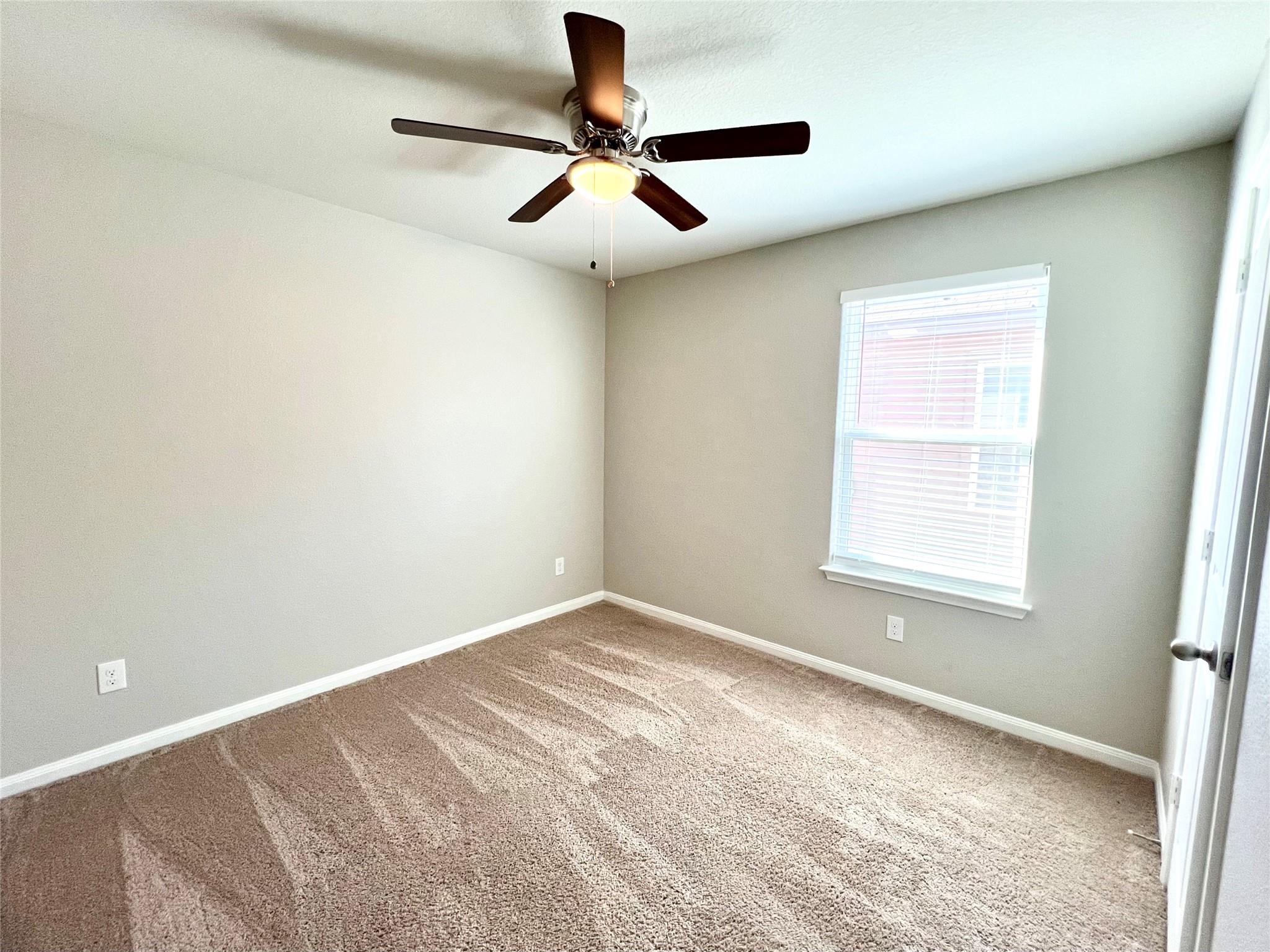 1033 Riverdale CV, Jarrell, TX 76537 photo 5
