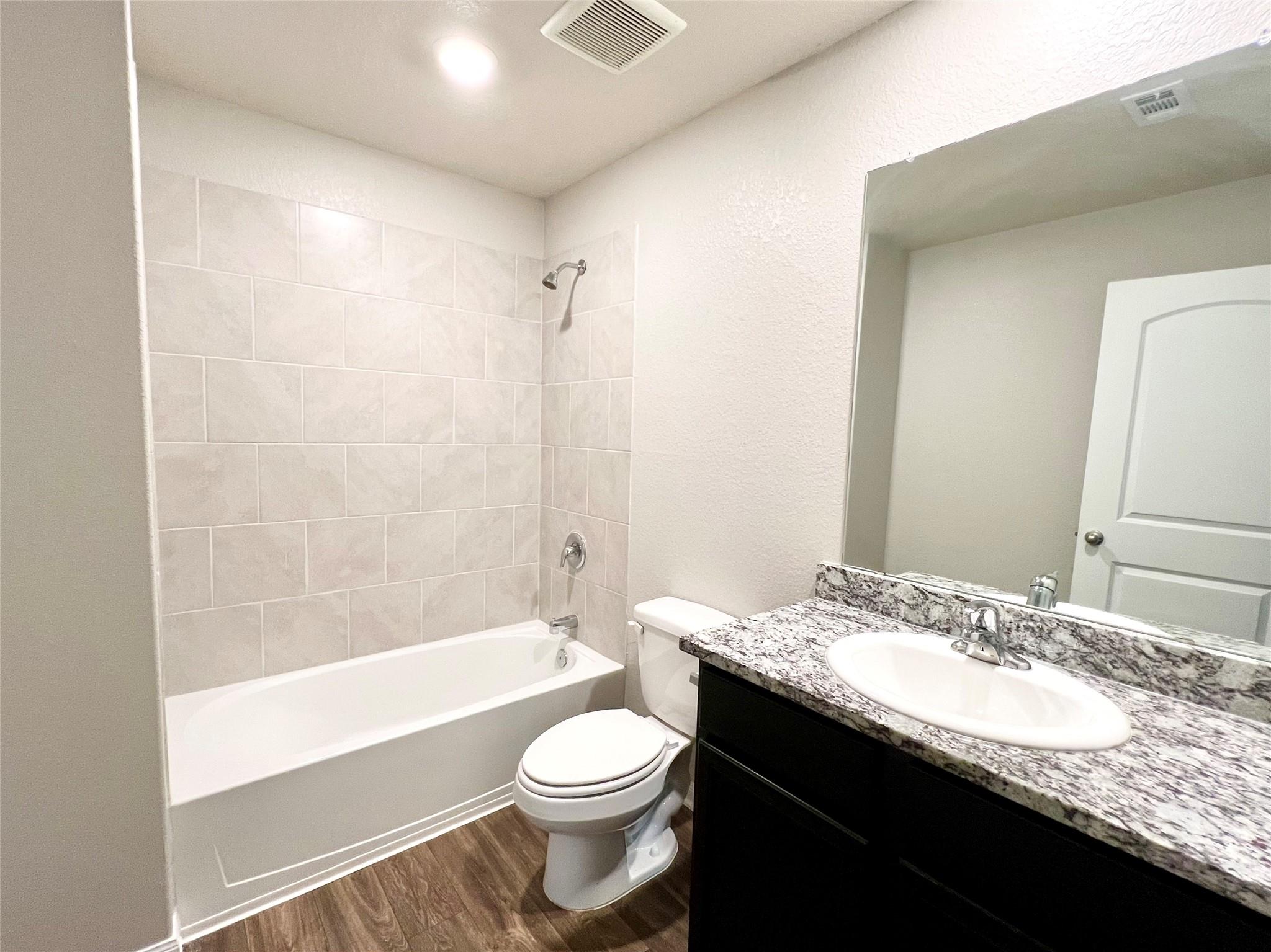 1033 Riverdale CV, Jarrell, TX 76537 photo 4