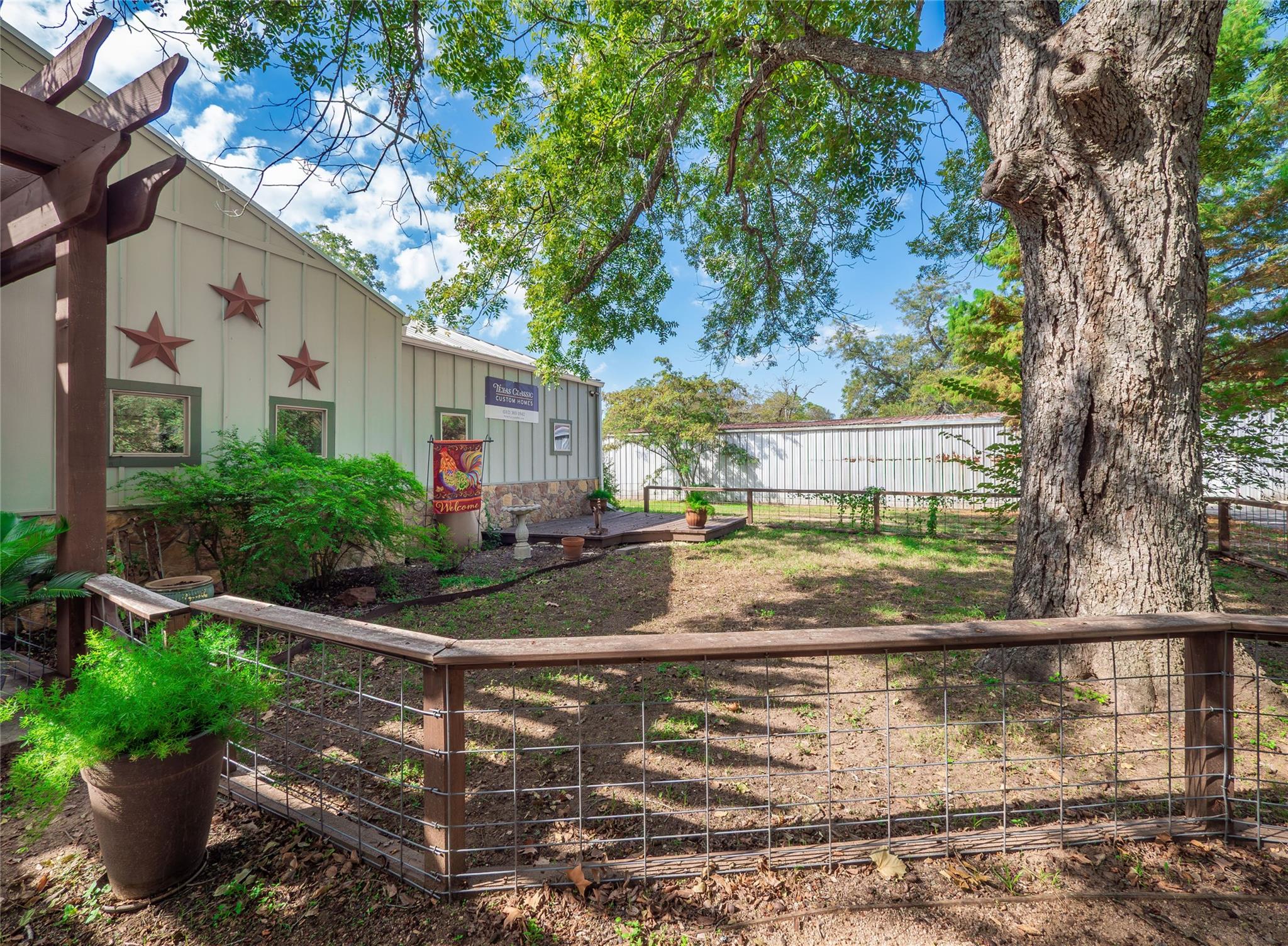 1508 Cypress ST, Bastrop, TX 78602 photo 5