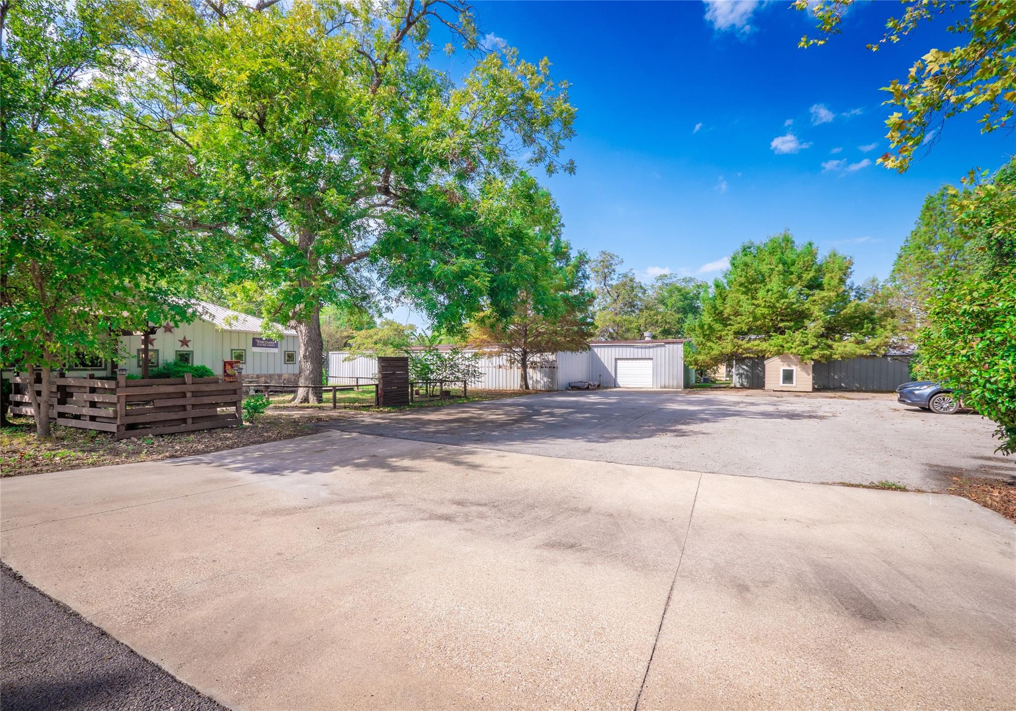 1508 Cypress ST, Bastrop, TX 78602 photo 4