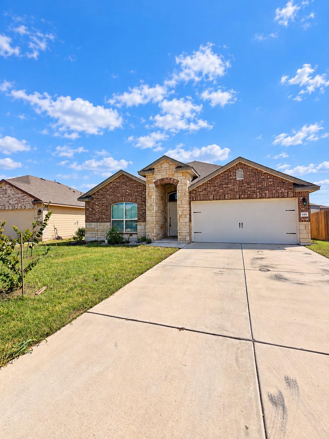 444 Uncle Billy WAY, Jarrell, TX 76537 photo 2