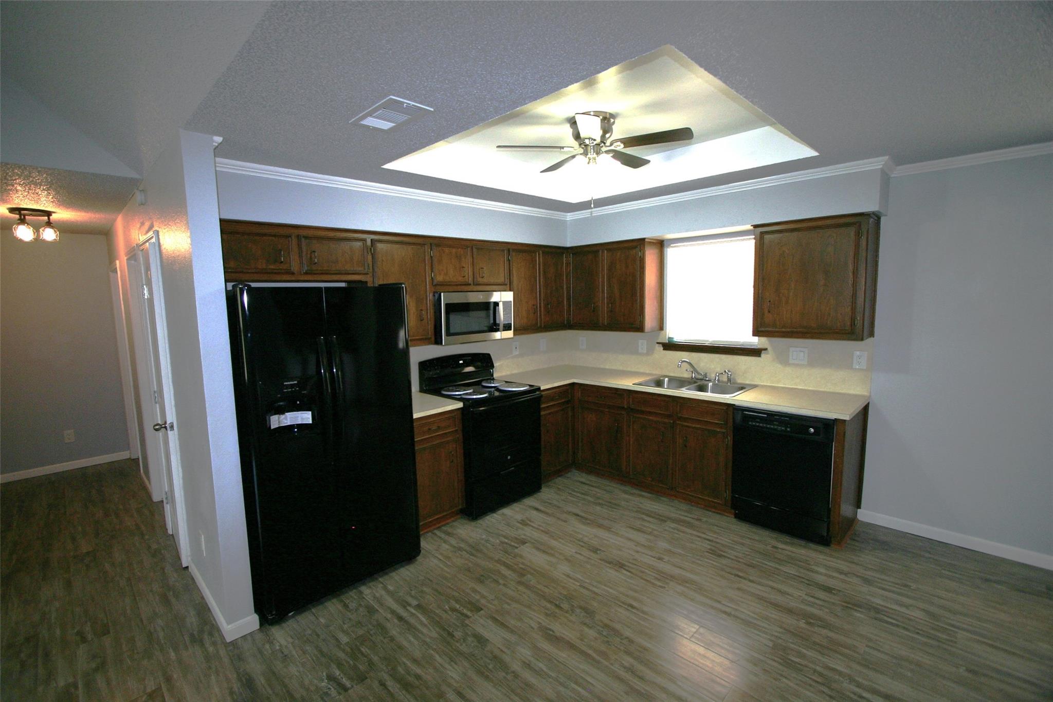 10712 Sunny LN, Jonestown, TX 78645 photo 4