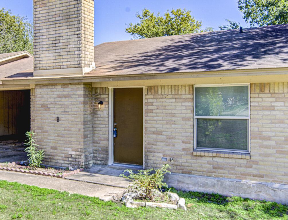 7111 Dan Jean DR #B, Austin, TX 78745 photo 3