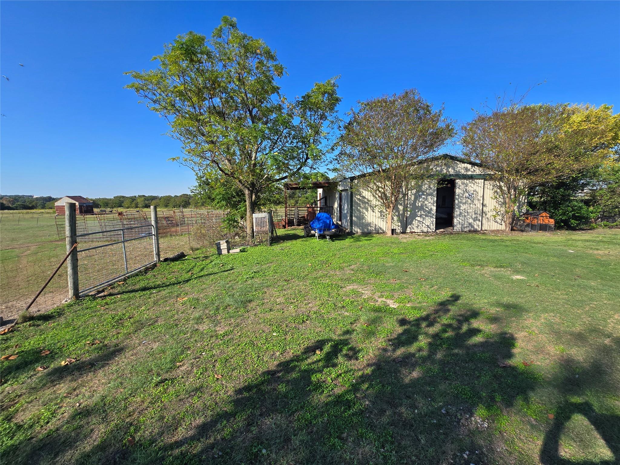 401 County Road 315, Jarrell, TX 76537 photo 4