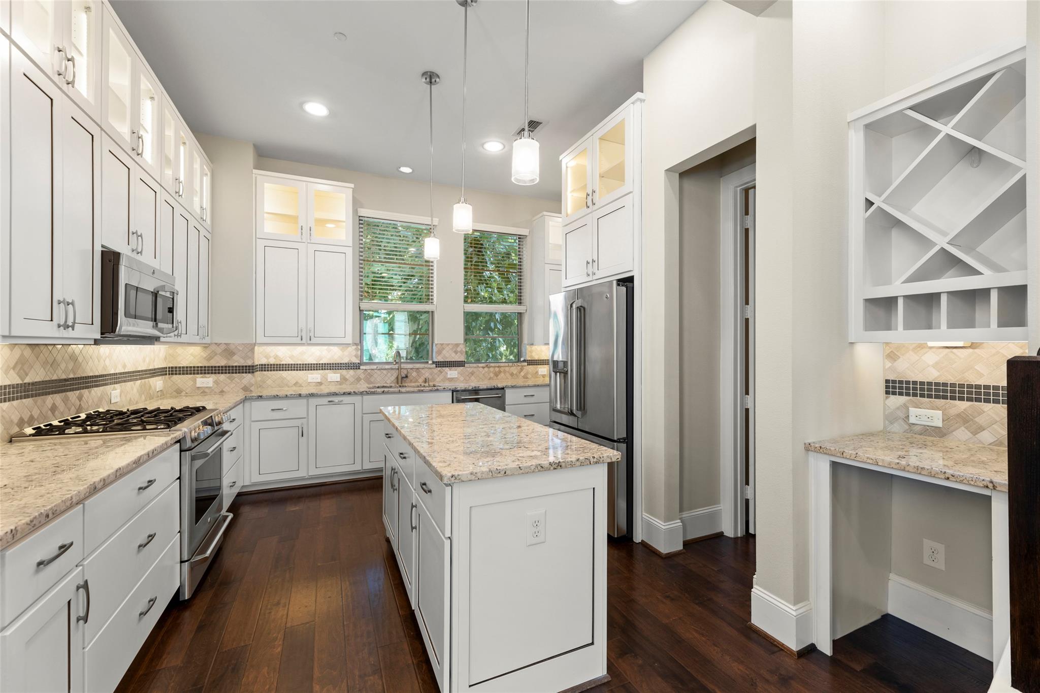 5469 Larkin ST, Houston, TX 77007 photo 2