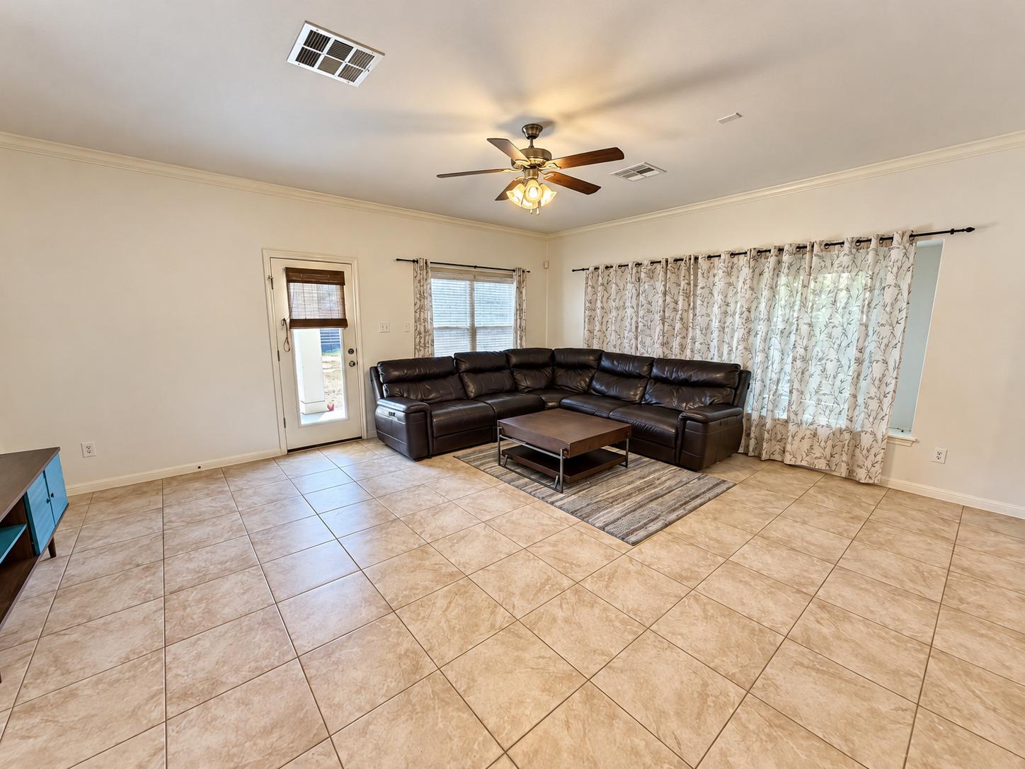 311 Sycamore ST, Georgetown, TX 78633 photo 3
