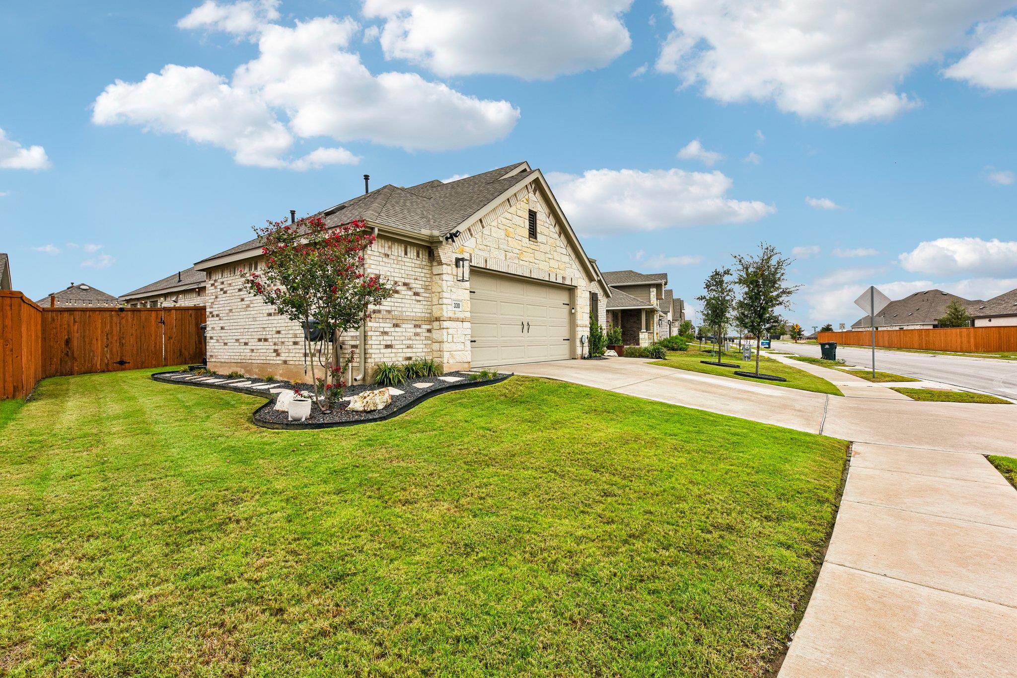 330 Bay Breeze DR, Kyle, TX 78640 photo 4
