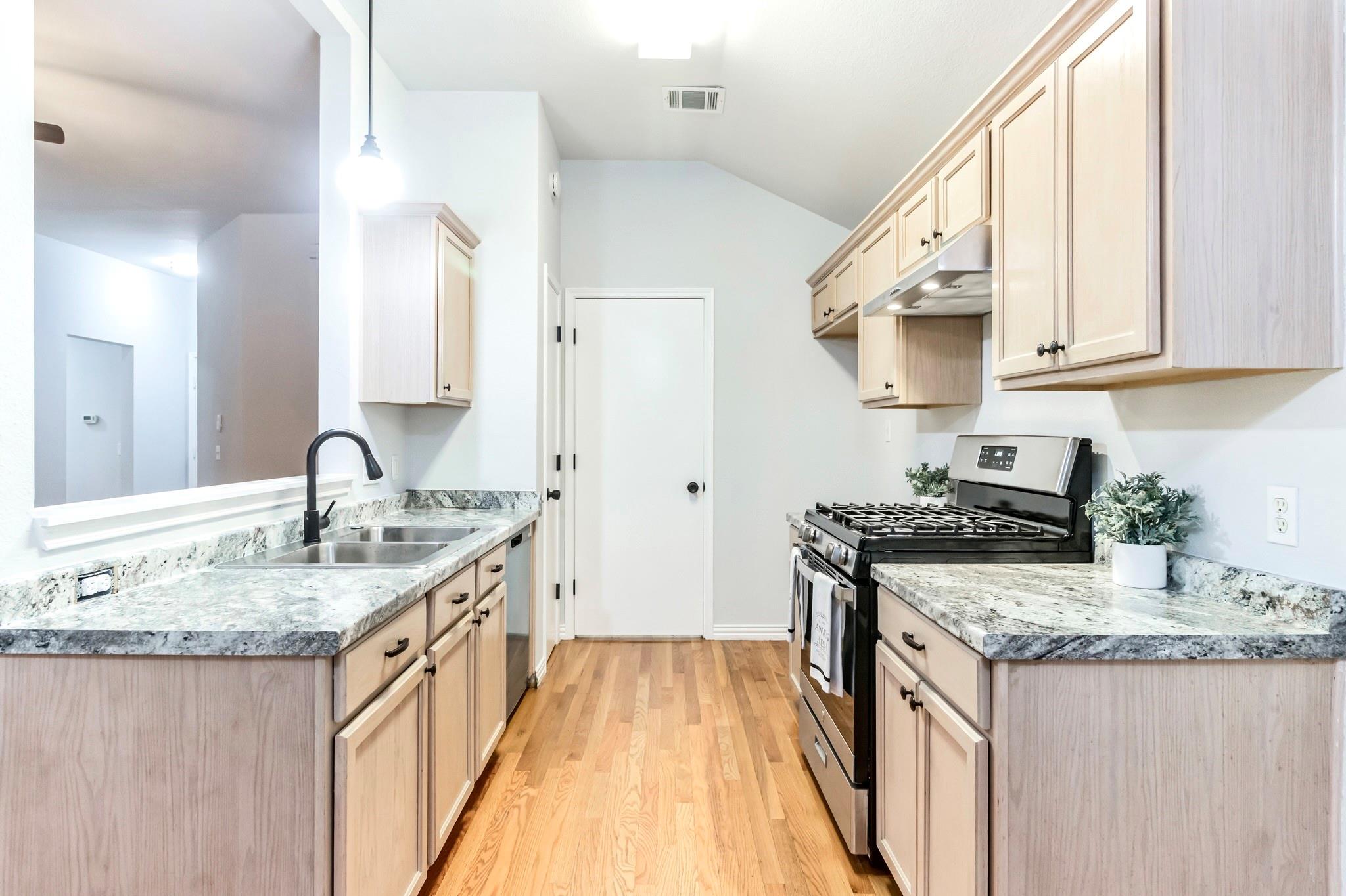 156 Keystone LOOP, Kyle, TX 78640 photo 5