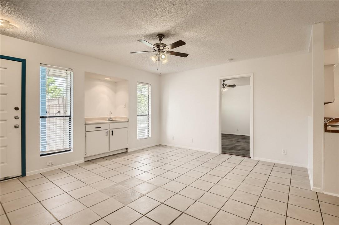 905 Chisholm CV, Round Rock, TX 78681 photo 2