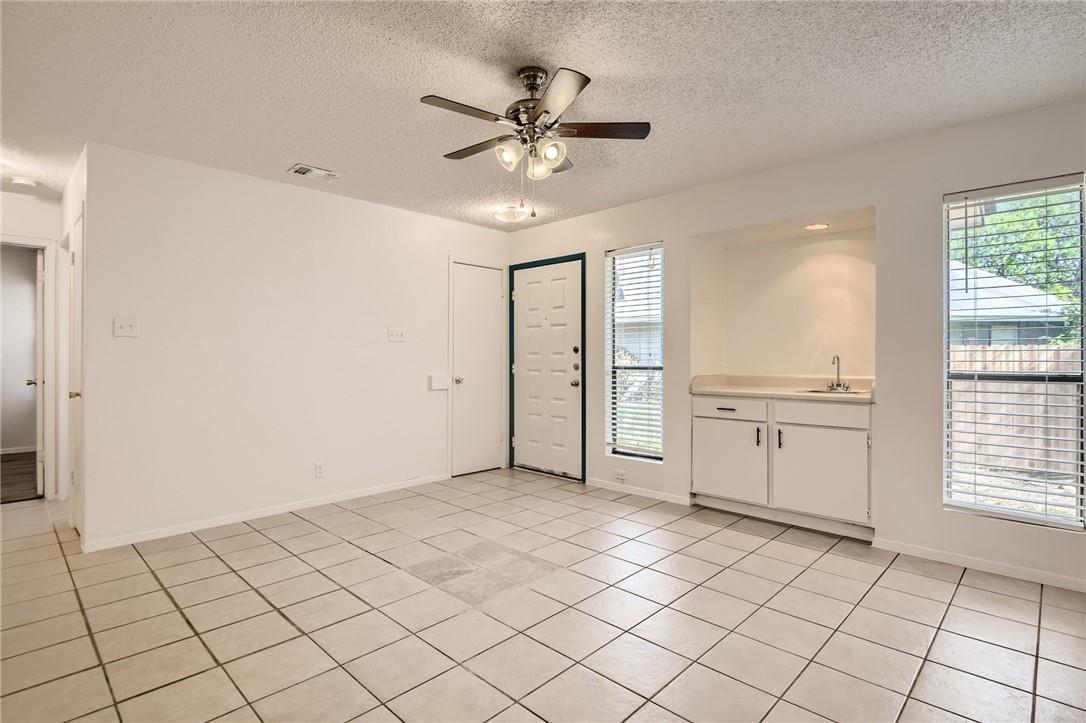 905 Chisholm CV, Round Rock, TX 78681 photo 4