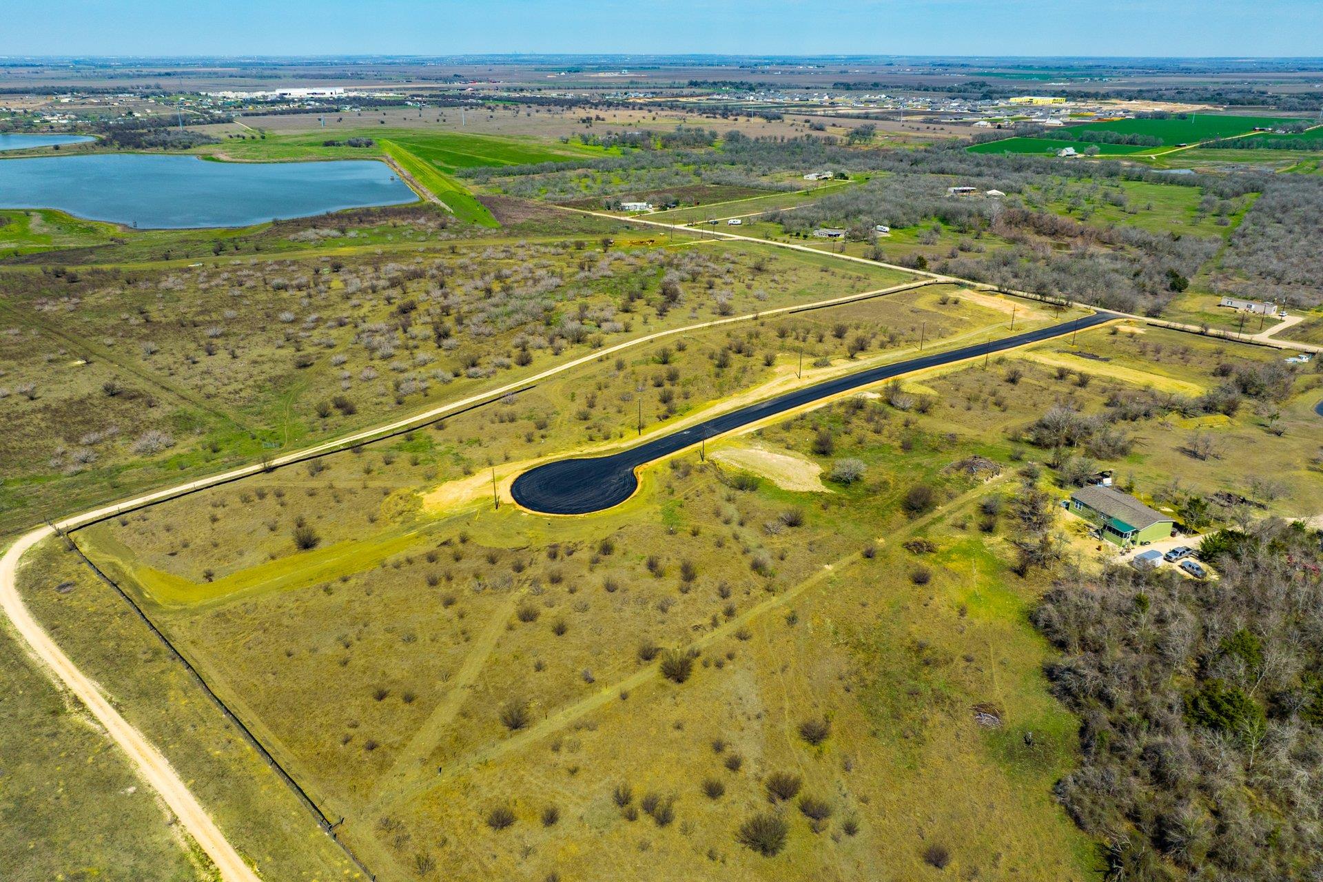 211 Sage Hills DR, Lockhart, TX 78644 photo 2