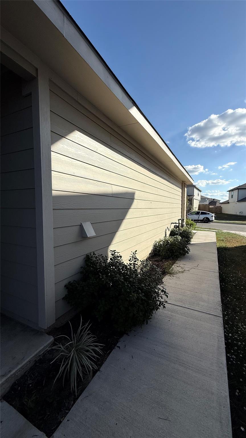 197 Santa Rosa LN, Buda, TX 78610 photo 2