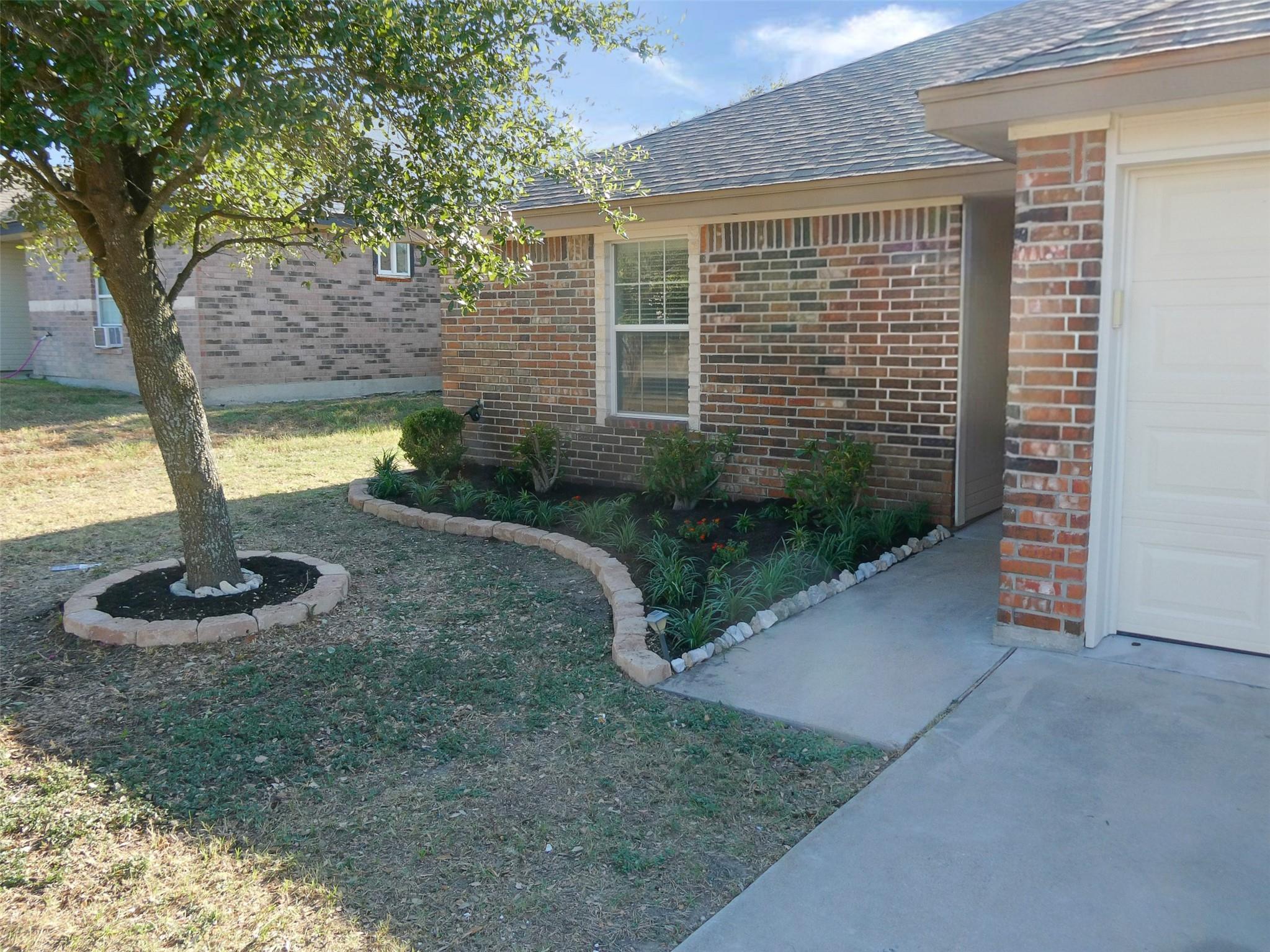113 SOAPSTONE DR, Jarrell, TX 76537 photo 2