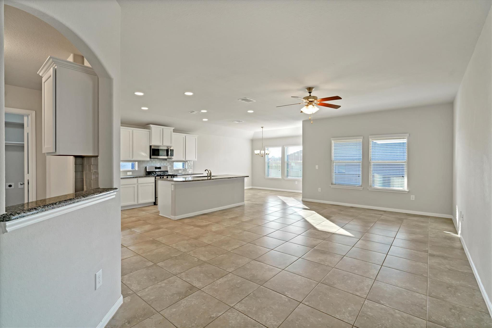 1900 Mexia DR, Round Rock, TX 78664 photo 4