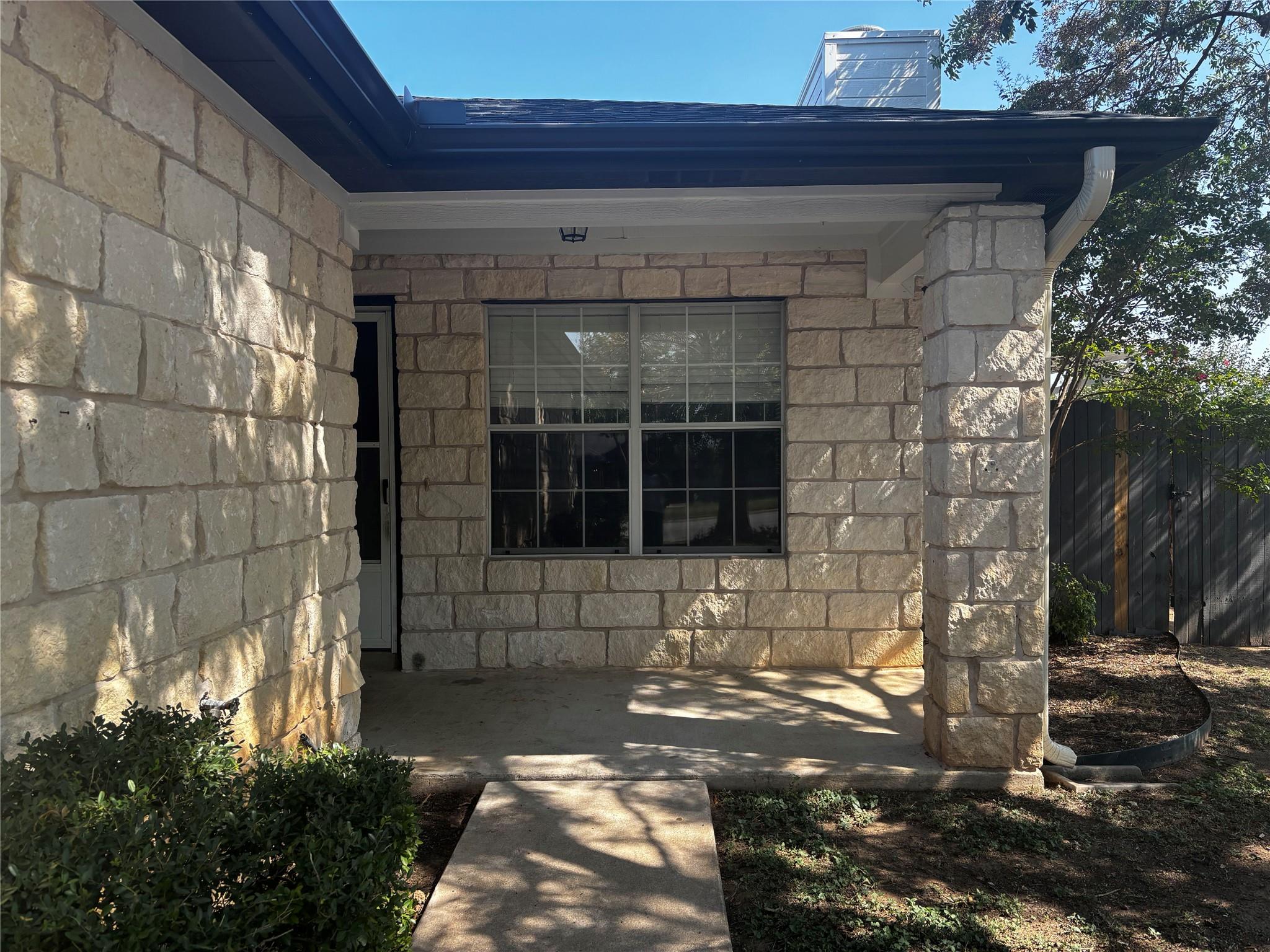 501 Texas Ave, Round Rock, TX 78664 photo 2