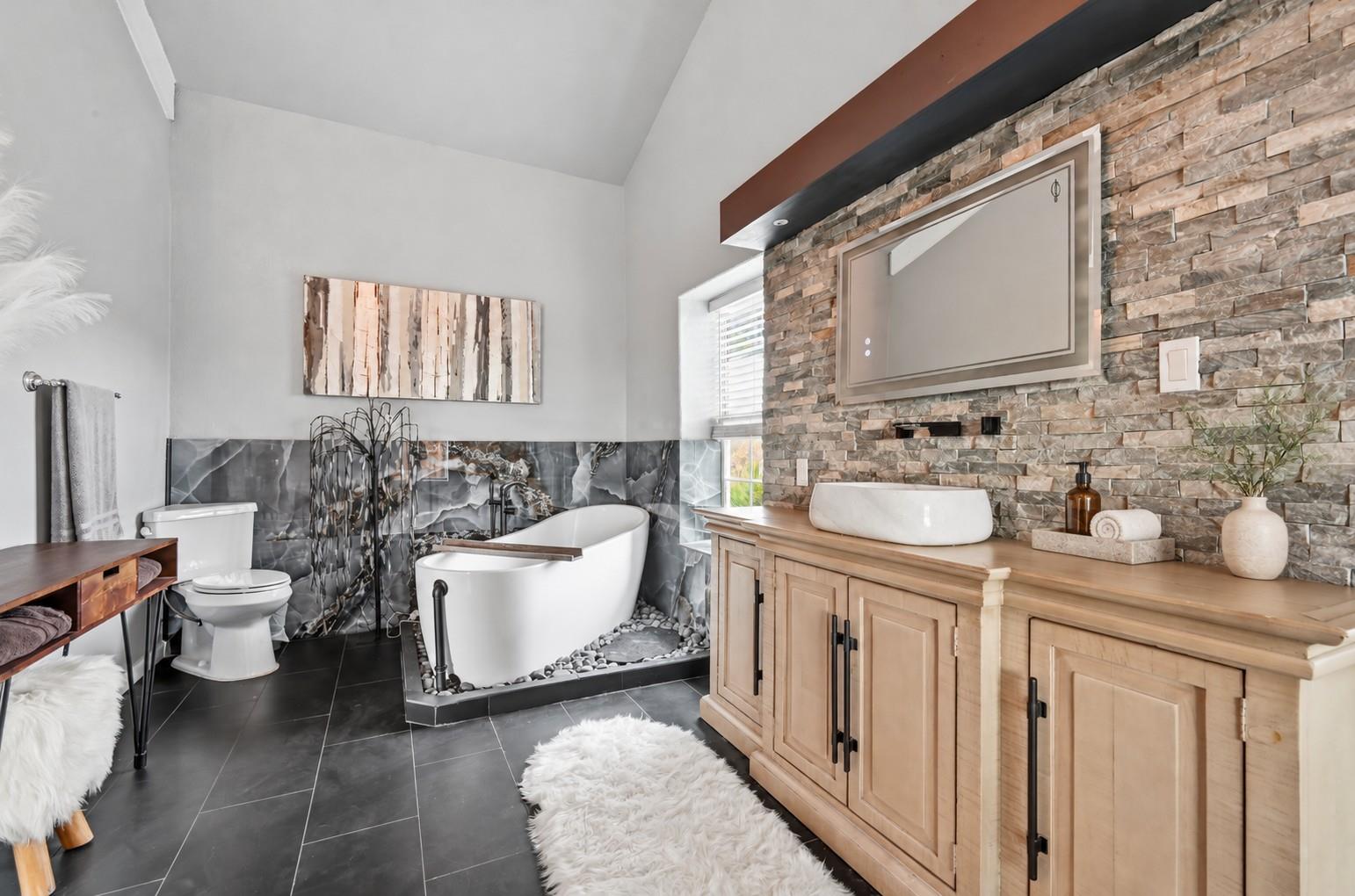 28543 Paradise Manor DR, Marble Falls, TX 78654 photo 3