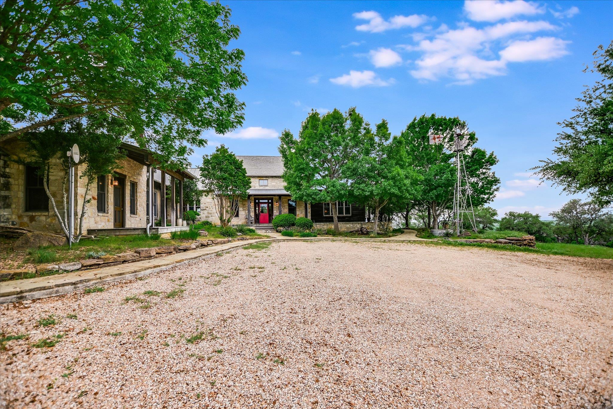 170 Sandstone RDG, Marble Falls, TX 78654 photo 2