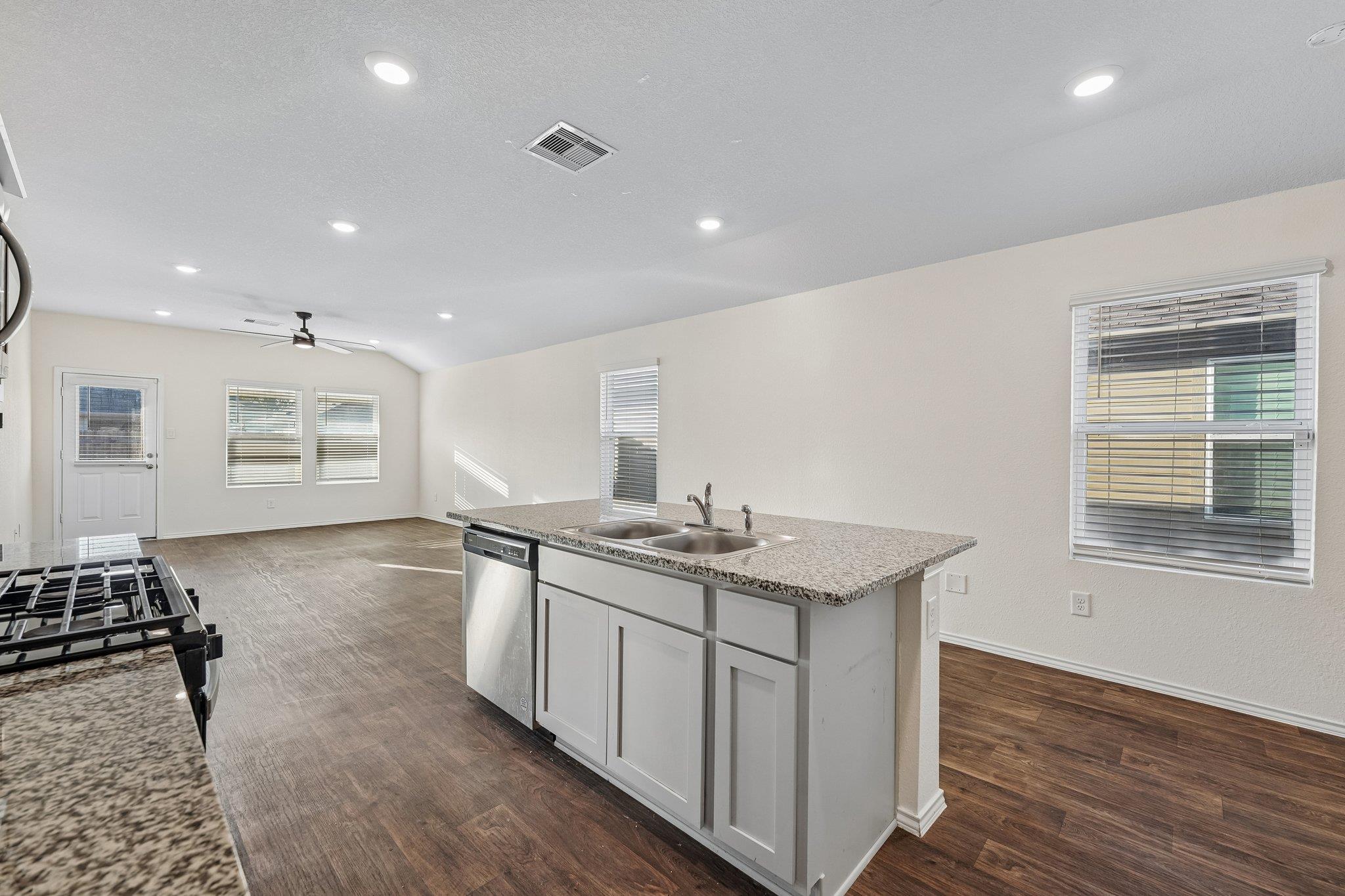 159 Granary DR, Kyle, TX 78640 photo 5