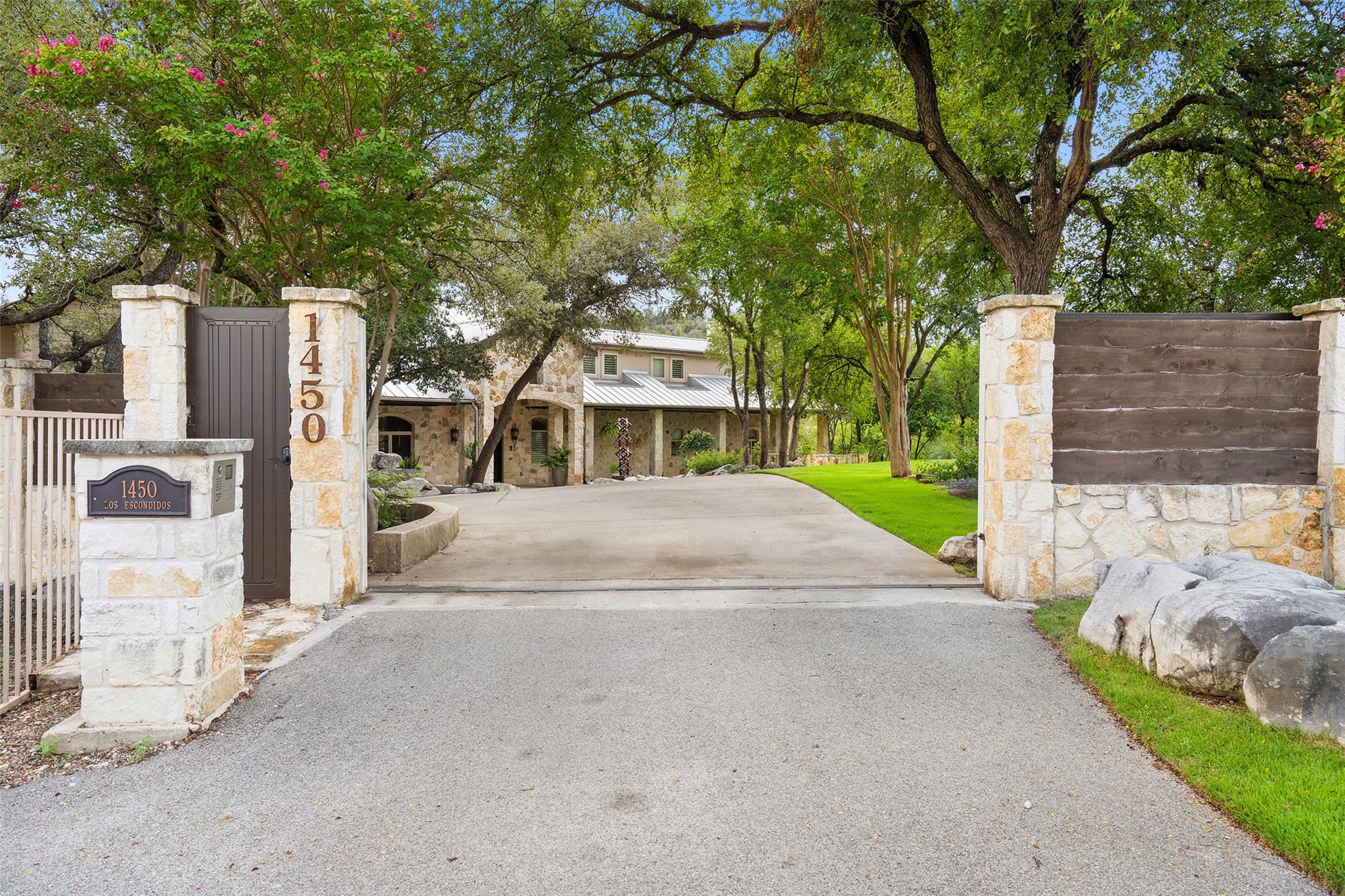 1450 Los Escondidos ST, Marble Falls, TX 78654 photo 5