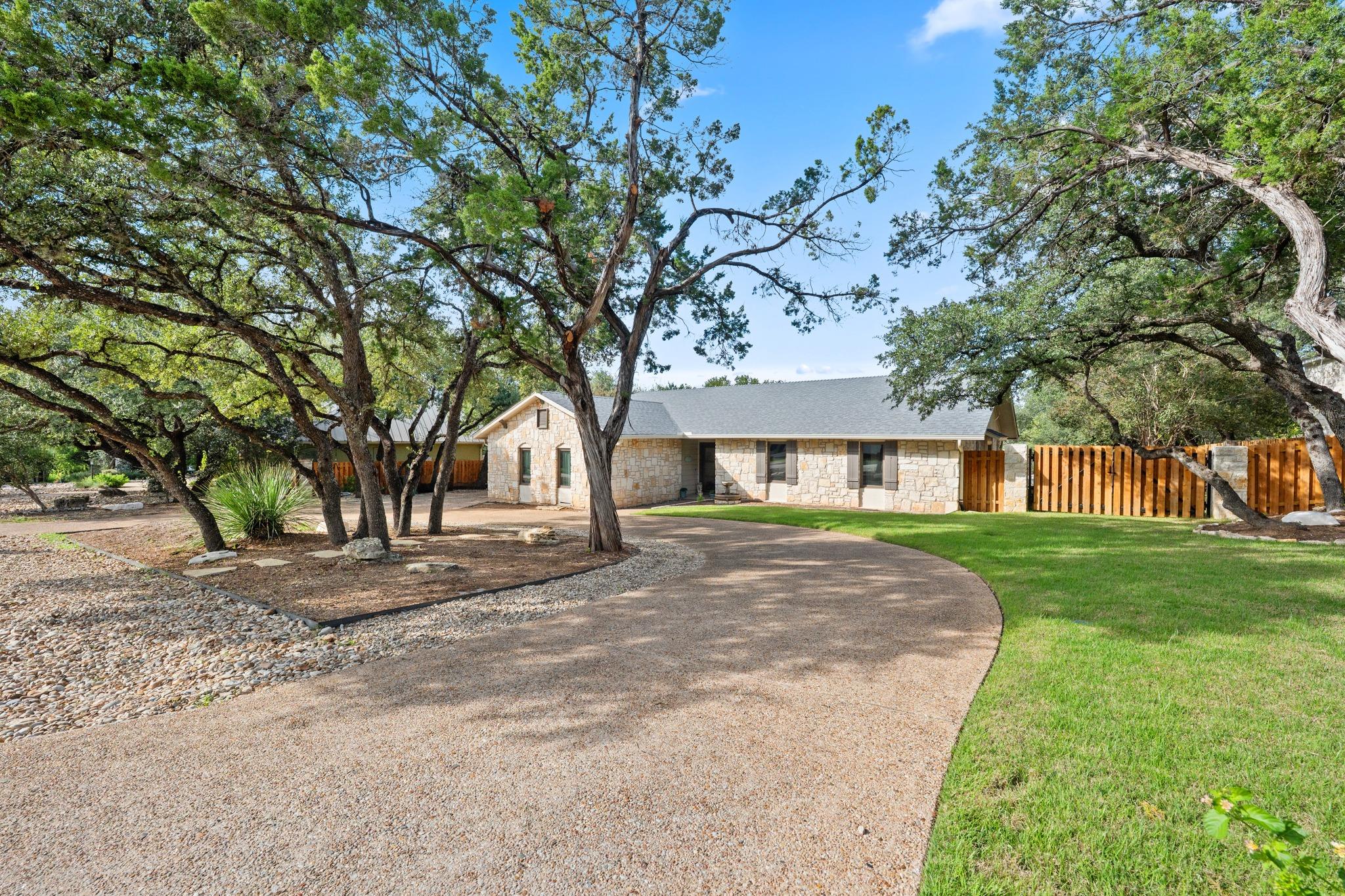 112 Los Altos DR, Lakeway, TX 78734 photo 2