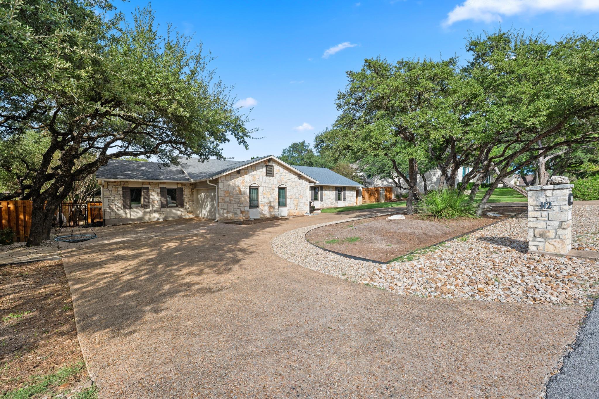 112 Los Altos DR, Lakeway, TX 78734 photo 3