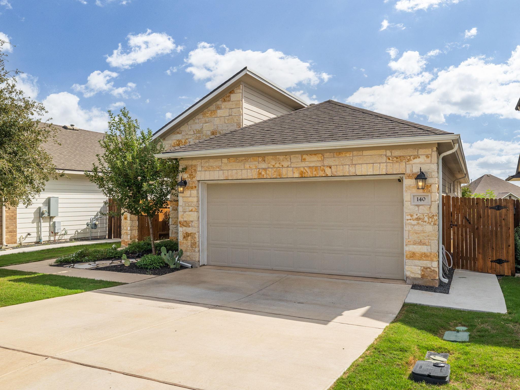 140 Winding Hollow LN, Georgetown, TX 78628 photo 3