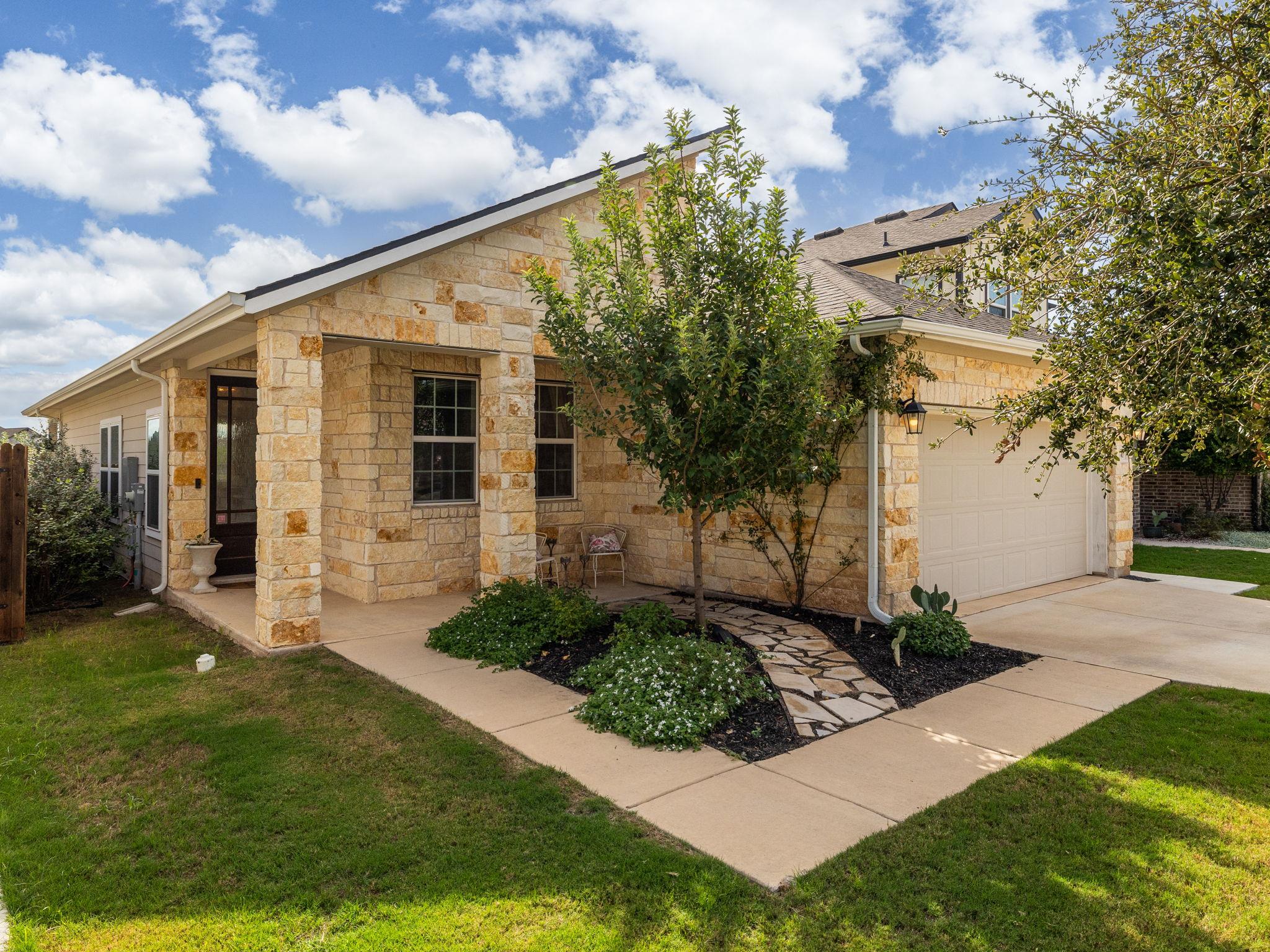 140 Winding Hollow LN, Georgetown, TX 78628 photo 4