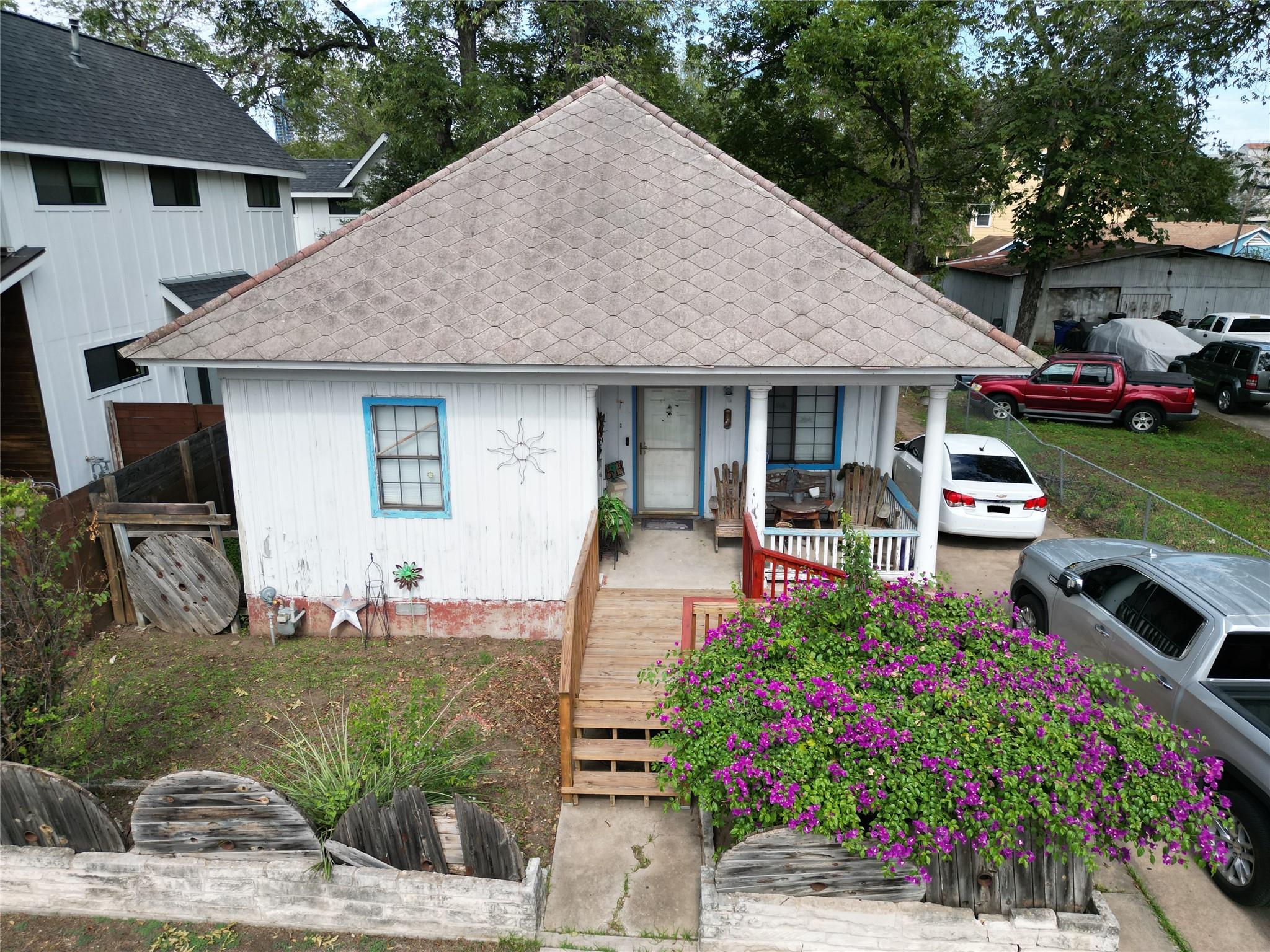 906 2nd ST, Austin, TX 78702 photo 2