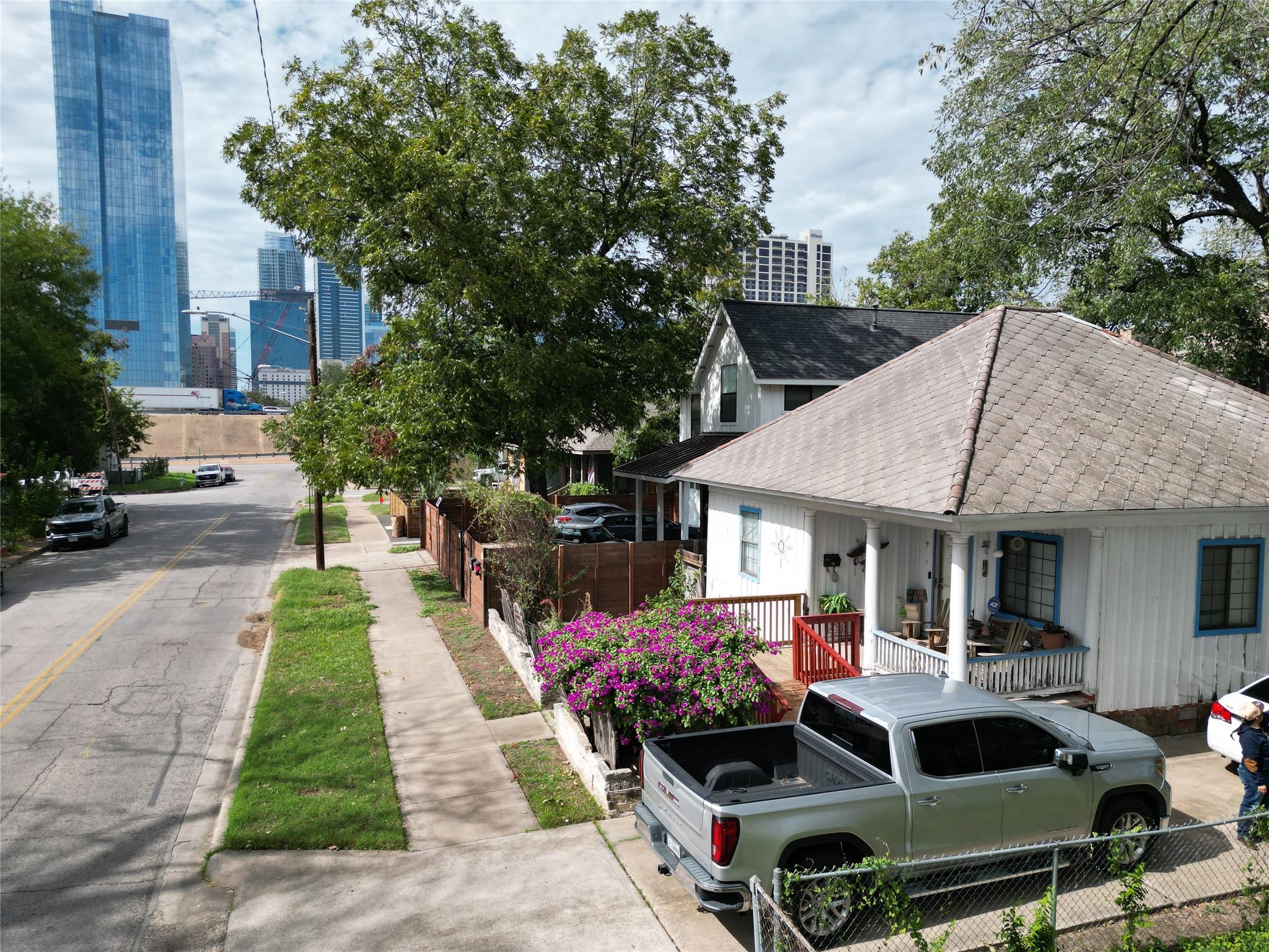 906 2nd ST, Austin, TX 78702 photo 3