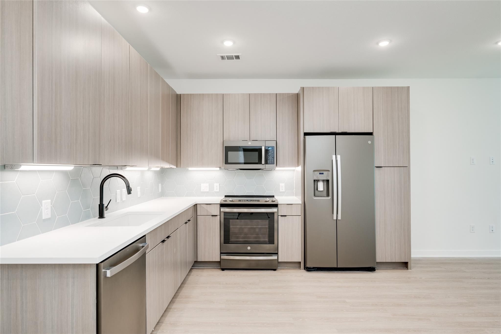 4802 Congress Ave #121, Austin, TX 78745 photo 2