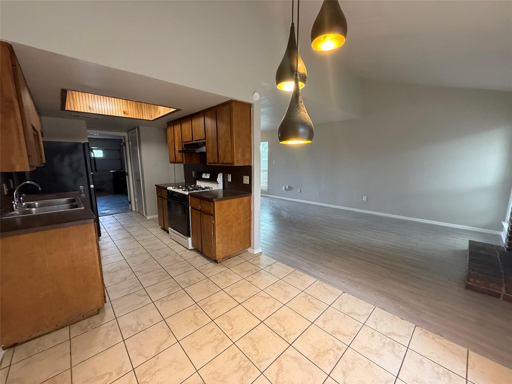 7009 Woodhue DR #A, Austin, TX 78745 photo 3