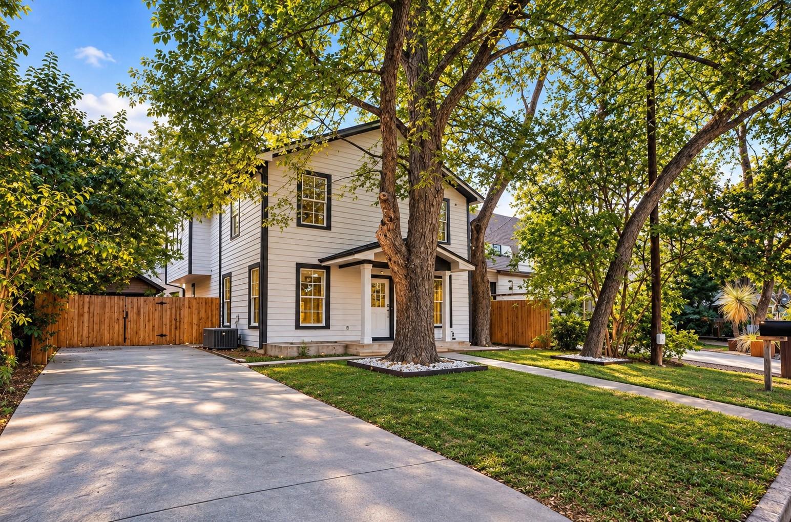 611 Johanna ST, Austin, TX 78704 photo 2