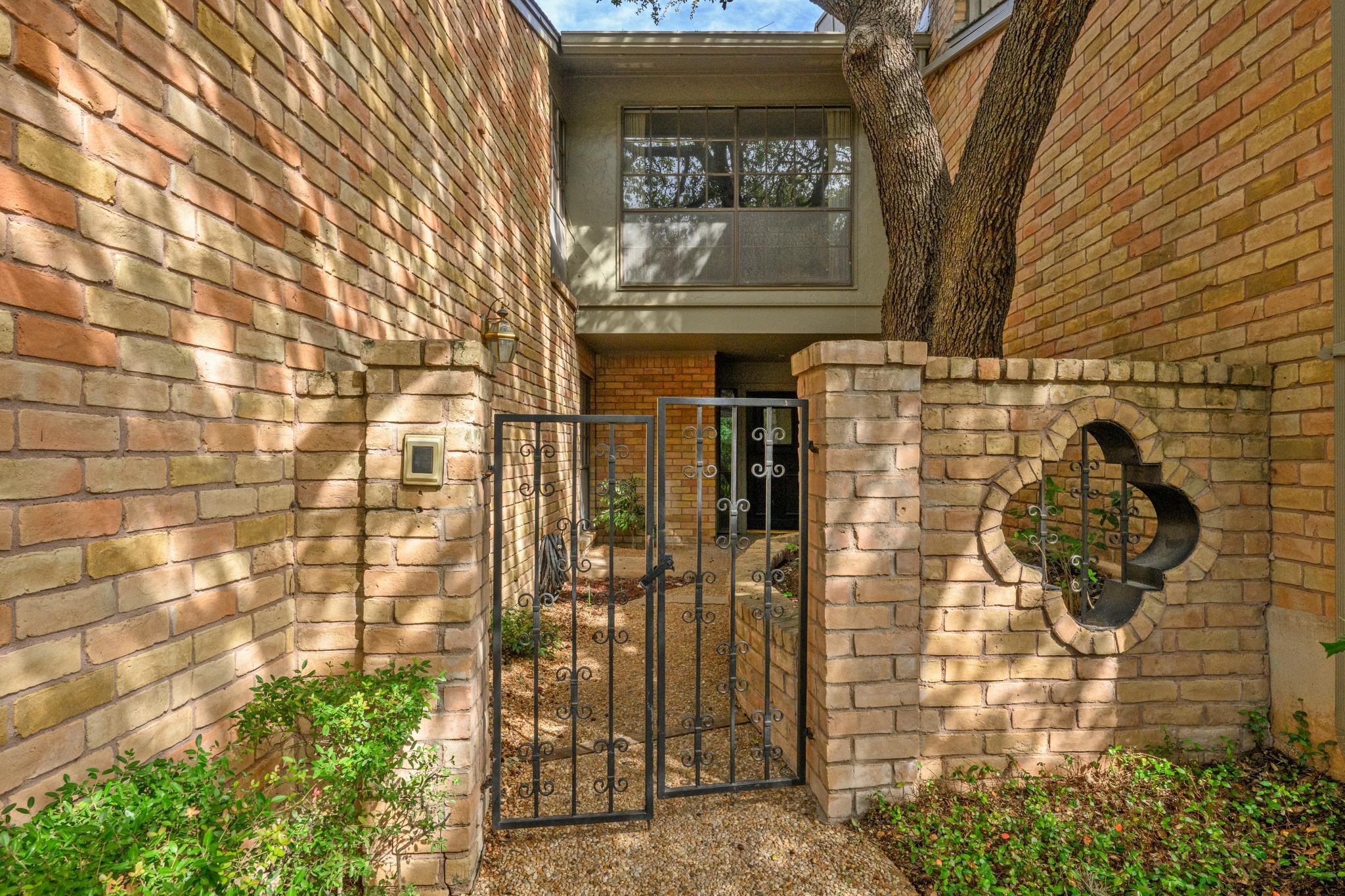 32 Woodstone SQ, Austin, TX 78703 photo 2