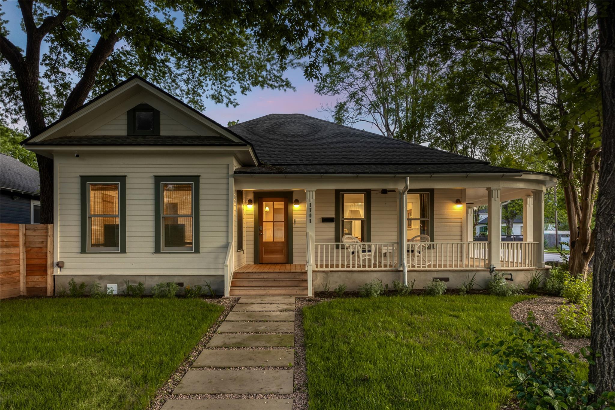 1701 Willow ST, Austin, TX 78702 photo 2