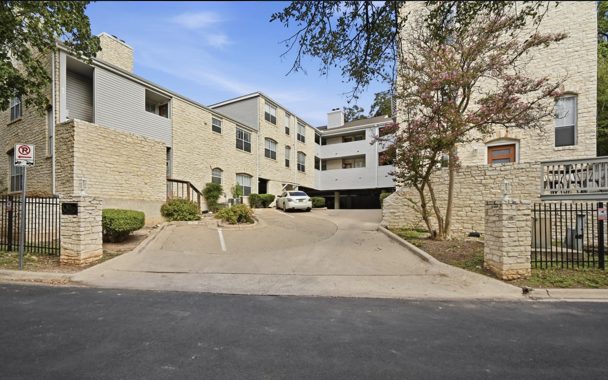 Quarry In Enfield Condo